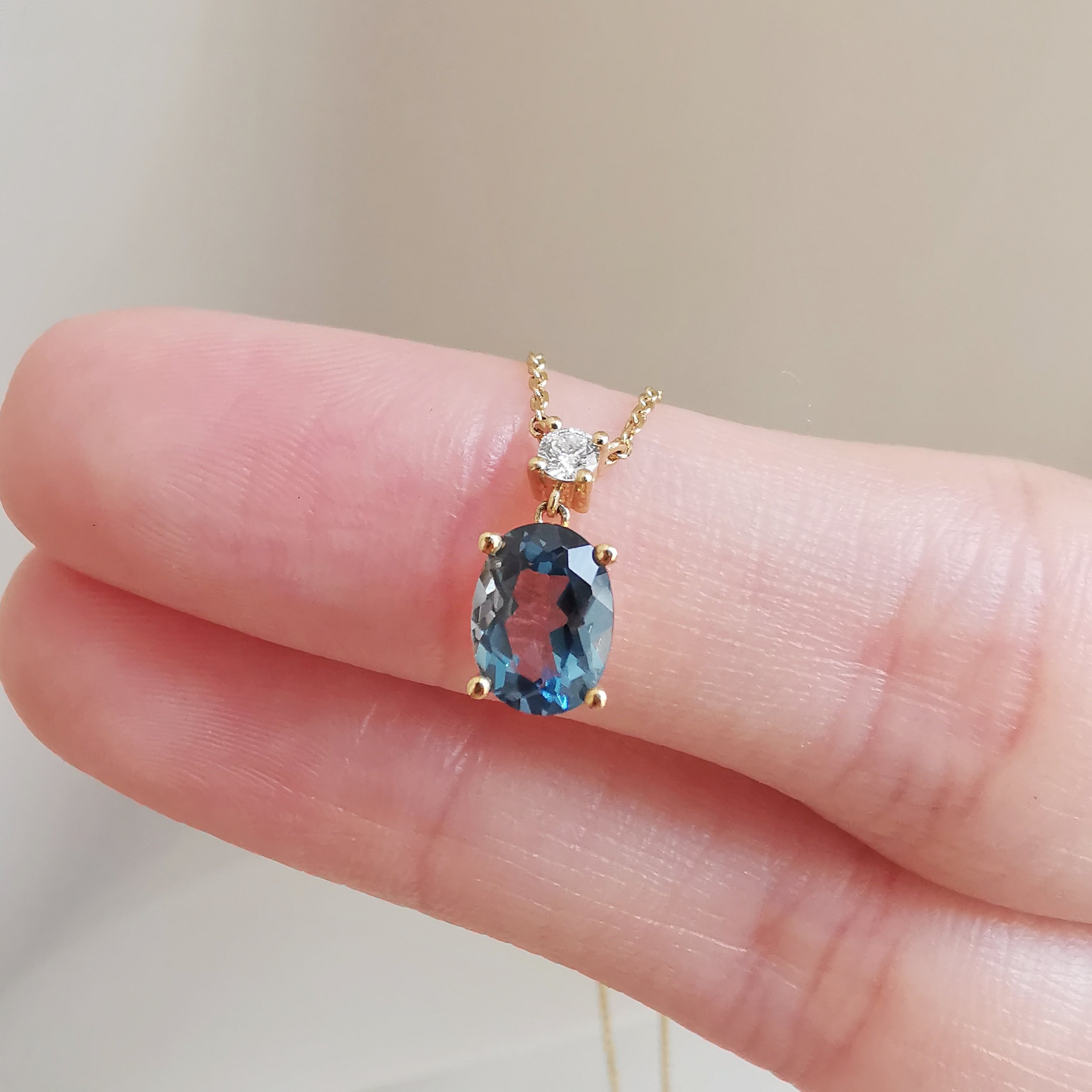 18K Baisse Blue Topaz Necklace with Diamond 3.jpeg