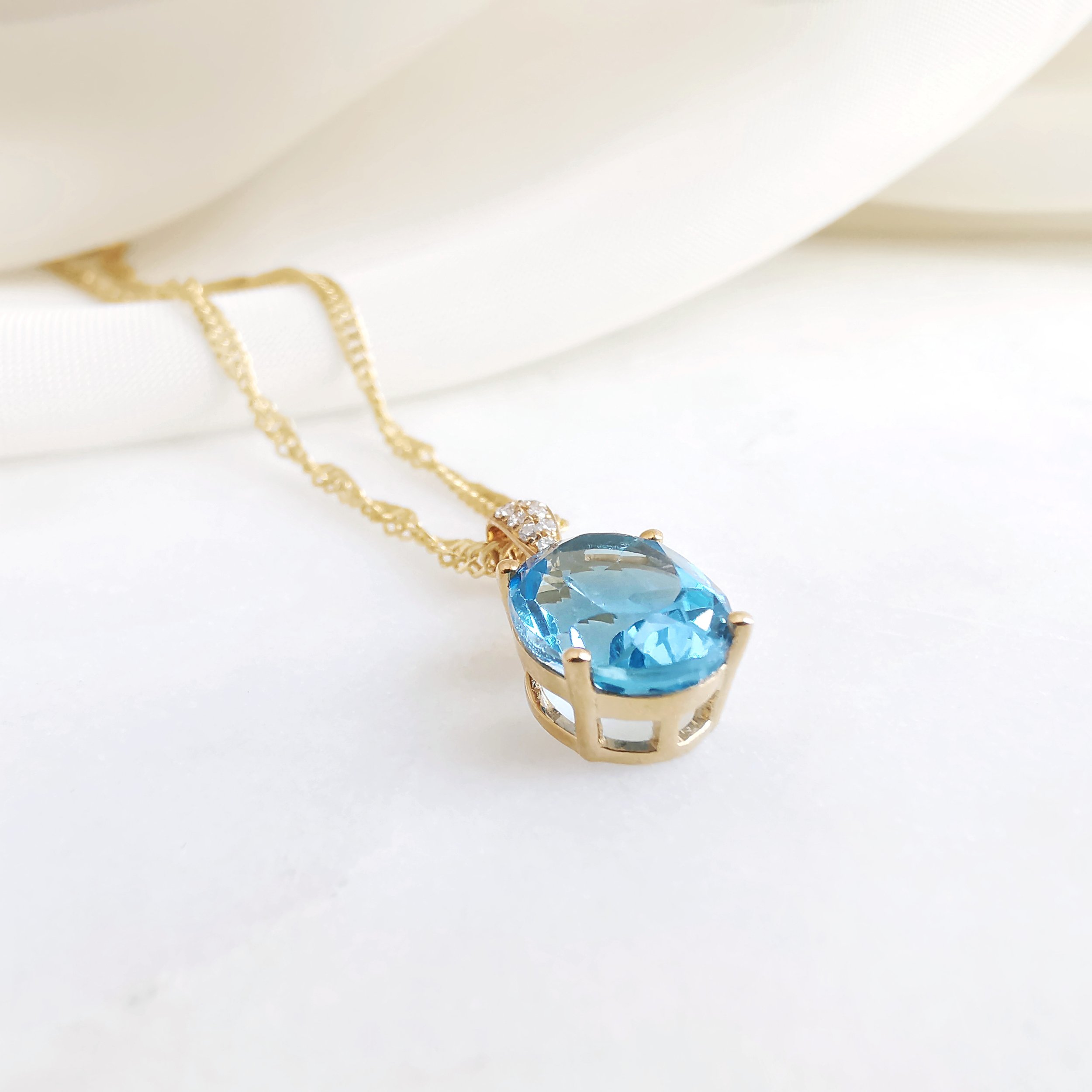 18K Fleuve Blue Topaz Pendant with Diamond 2.jpeg