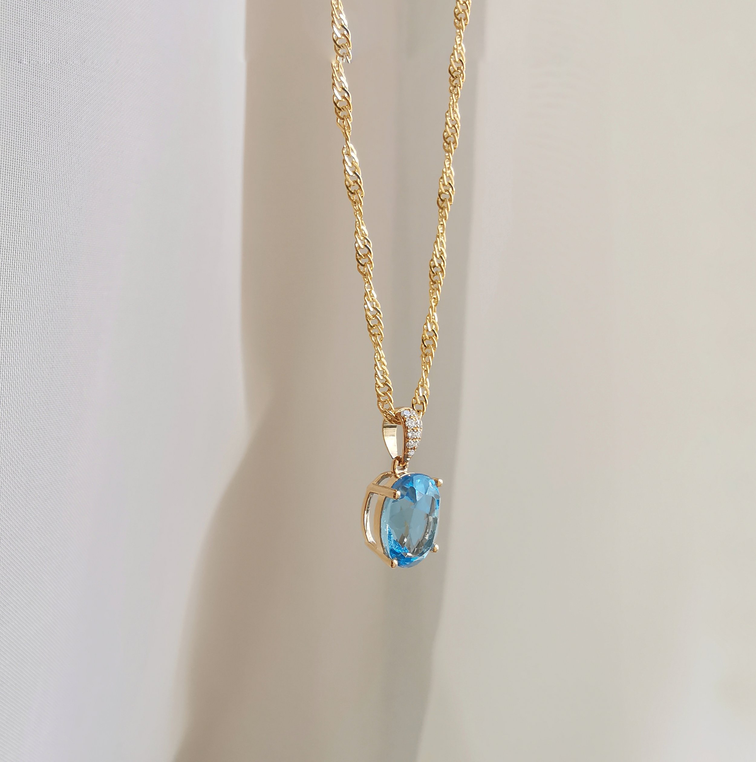 18K Fleuve Blue Topaz Pendant with Diamond 4.jpeg