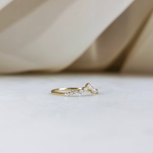 14K Snowdrop Diamond Curved Band Ring — Lovélle Jewellery