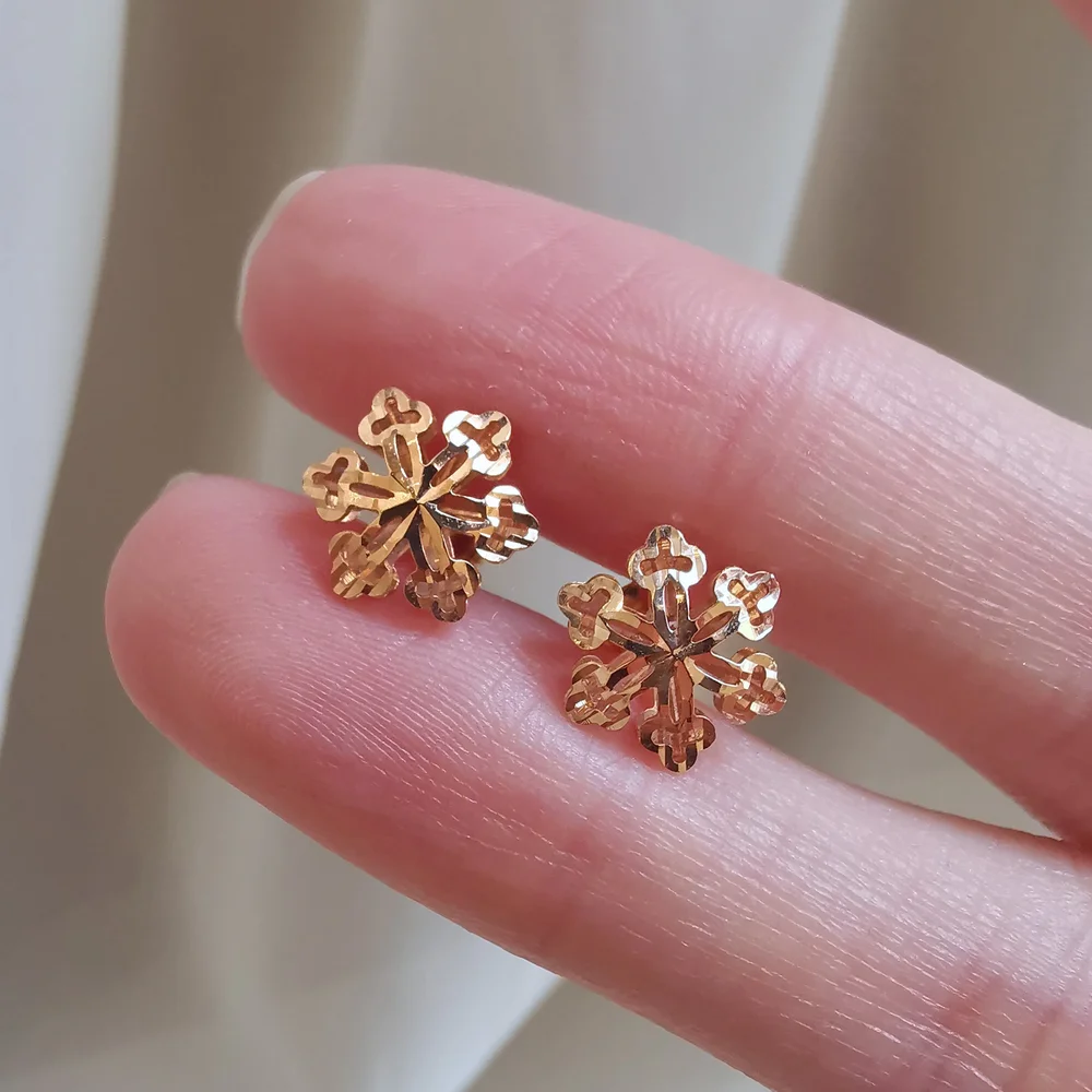 18K Snowflake Solid Gold Earring — Lovélle Jewellery