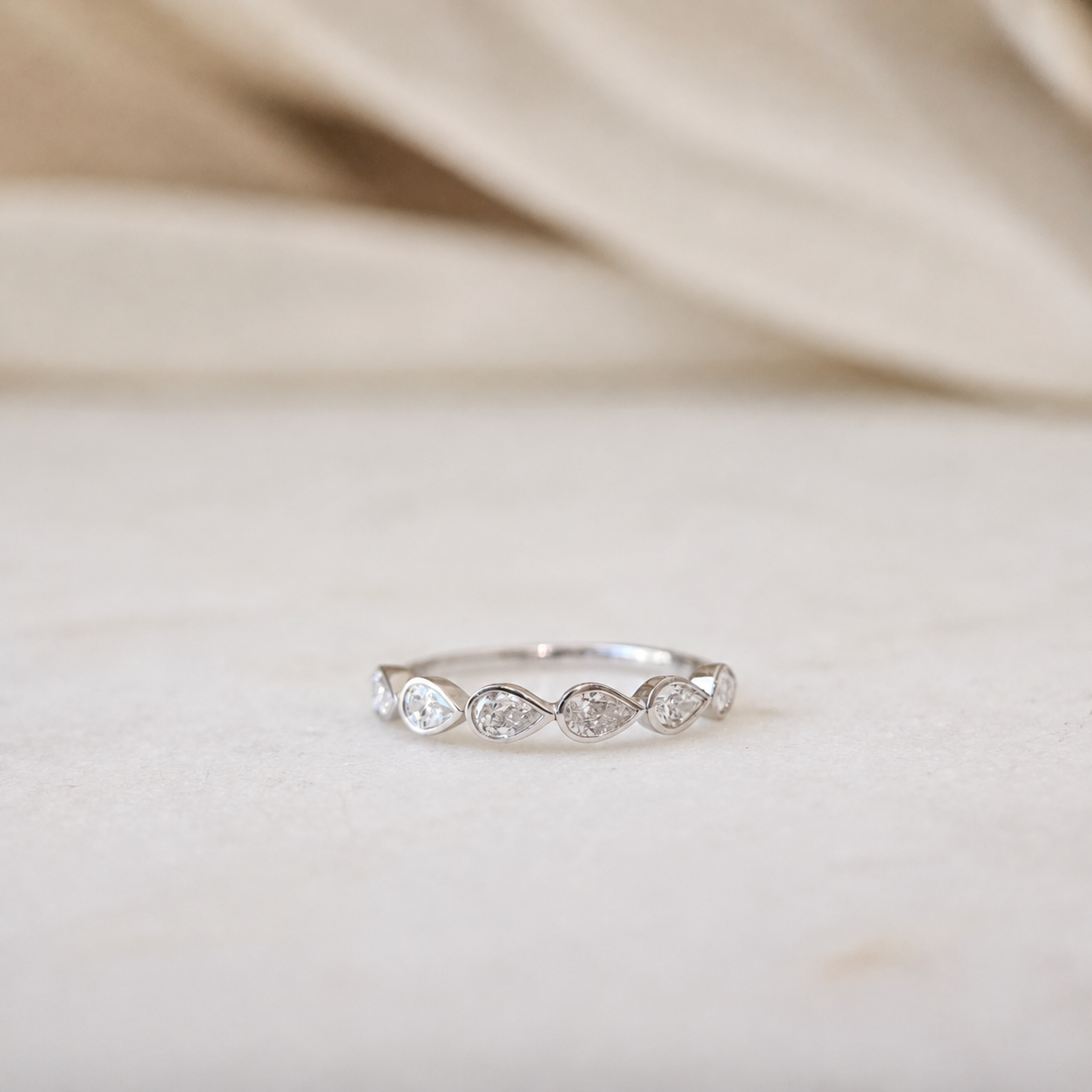UGLDB18112417-The Celeste Pear Diamond Band-05.png