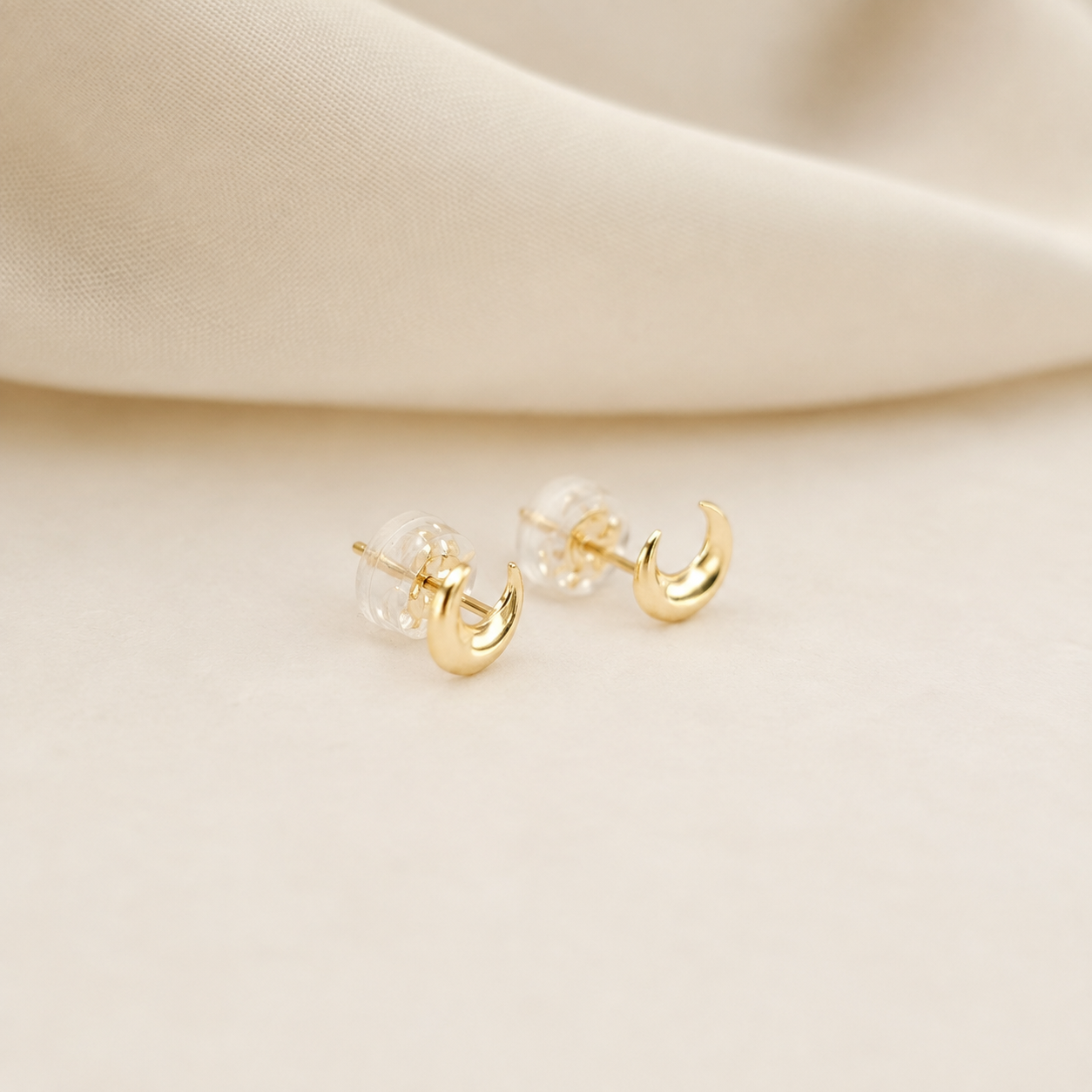 JP-FU-4491-18K-LUNA-CRESCENT-STUD-EARRINGS-04.png