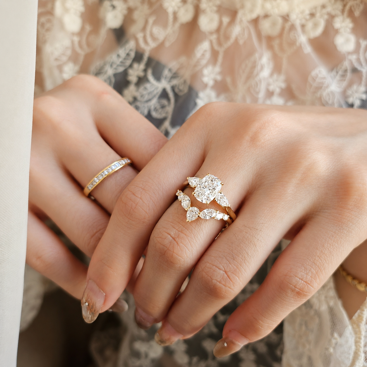 LG739523536-THE VICTORIAN RING-FLOATING VERSION-07.png