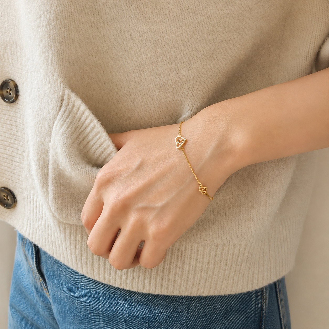 18BBA79700171*19-18K-HEARTLINK-BRACELET-06.png