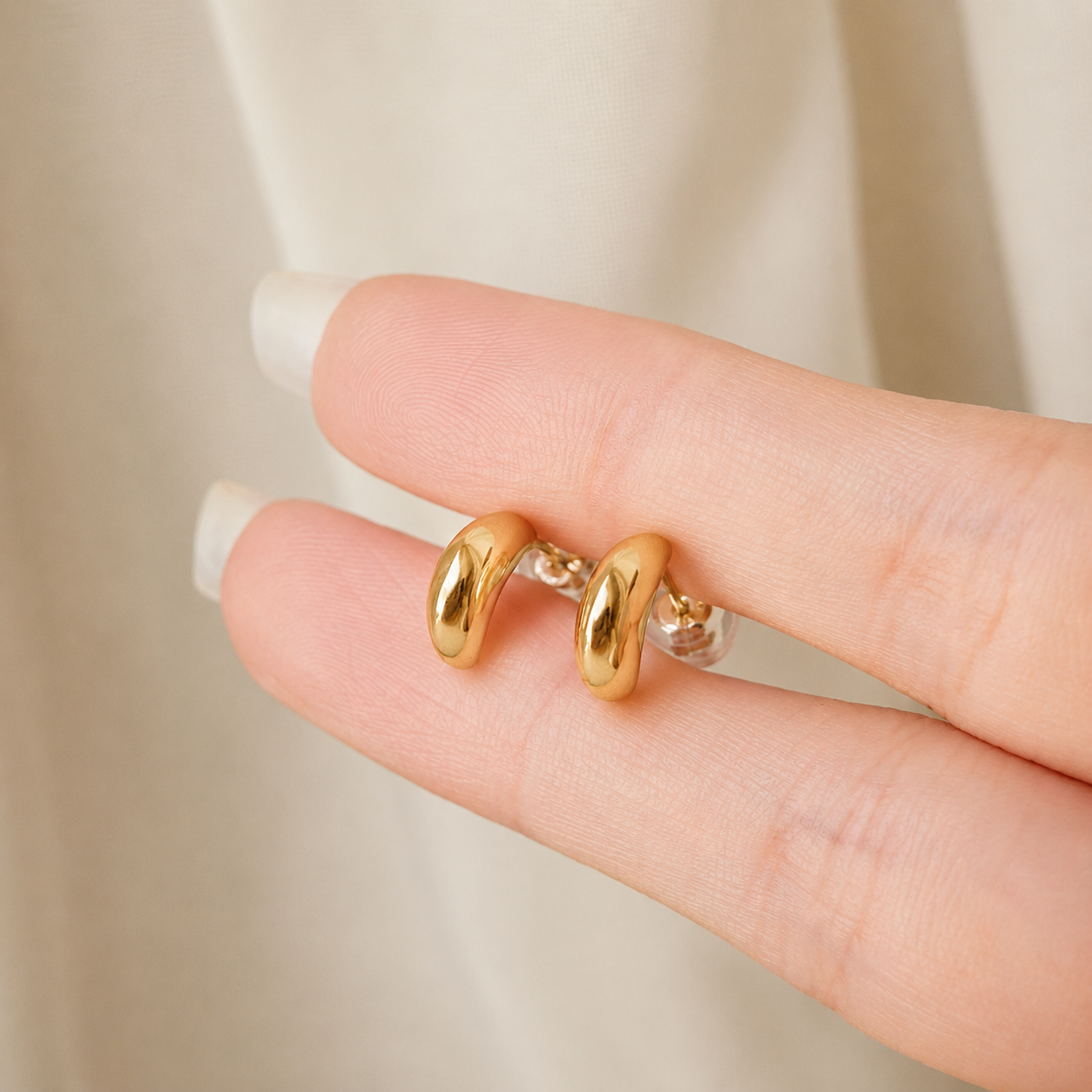 AK-2663-ORBIT-TWIST-HOOP-EARRINGS-04.png