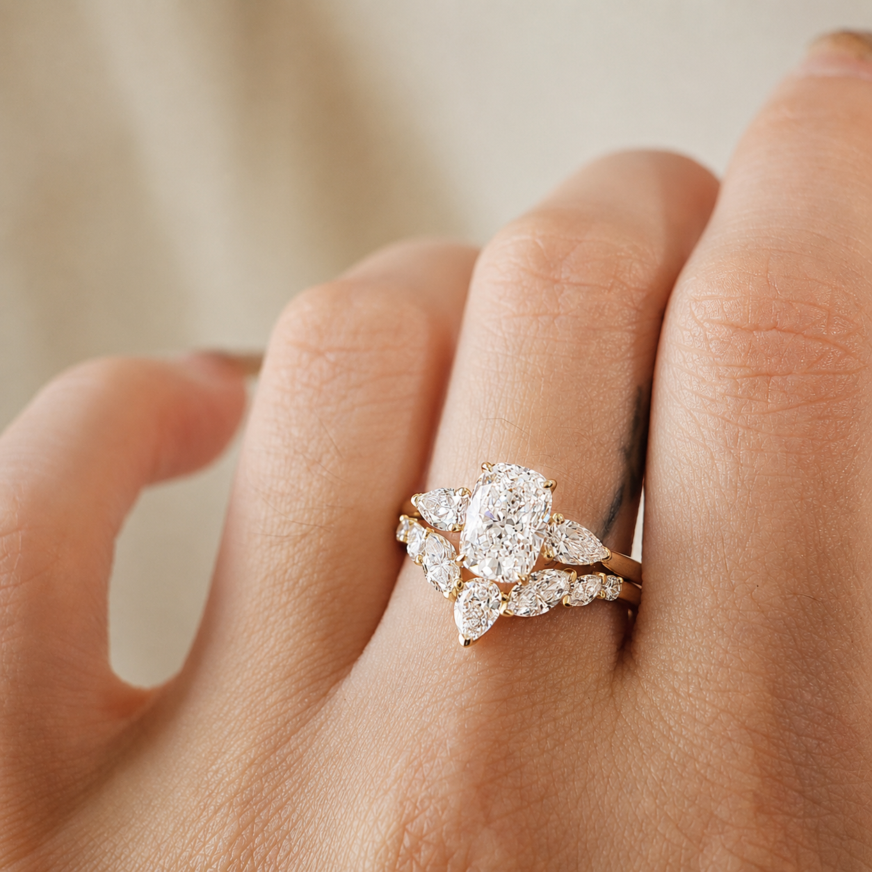 LG739523536-THE VICTORIAN RING-FLOATING VERSION-04.png
