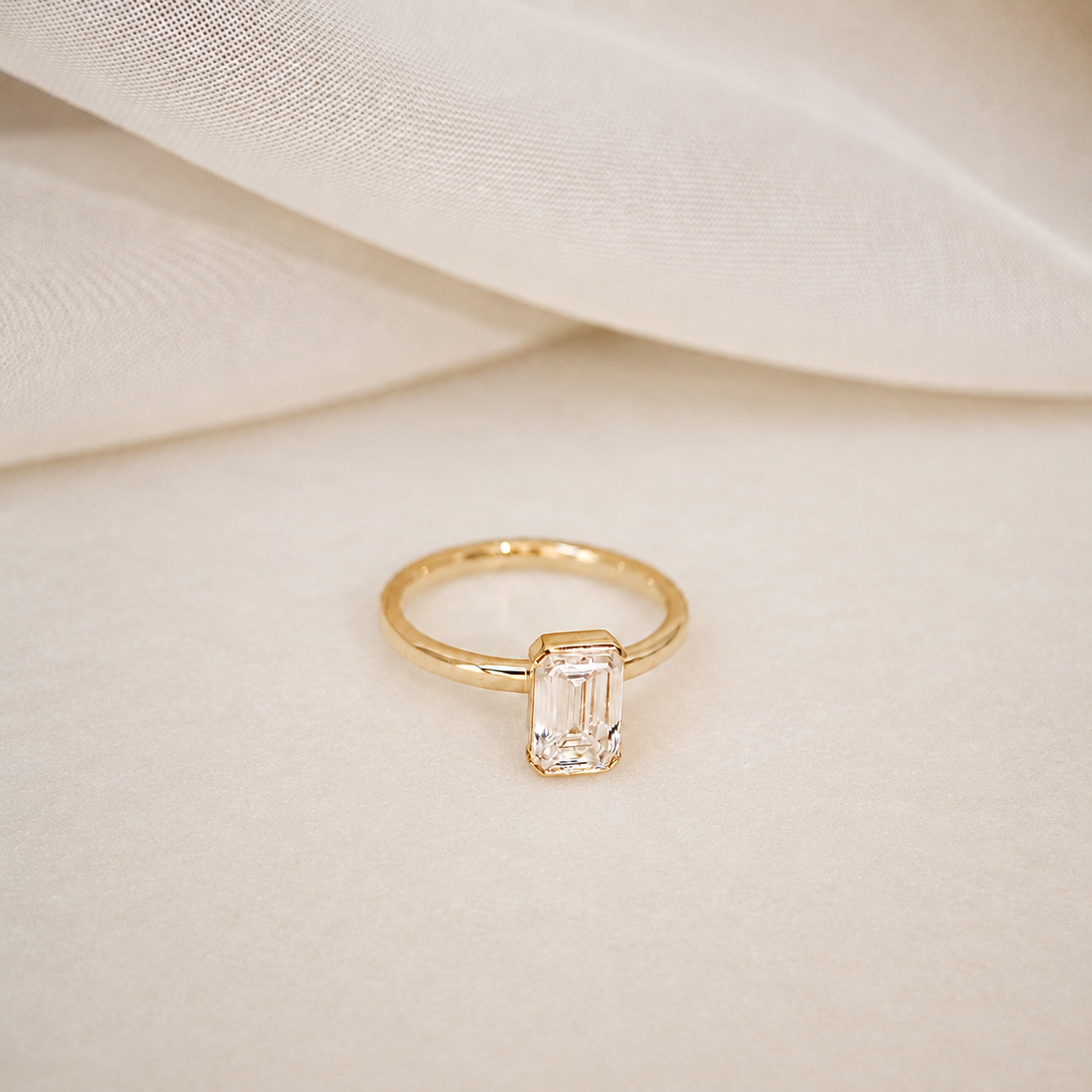 UGR4621-Elara Half-Bezel Ring-02.png