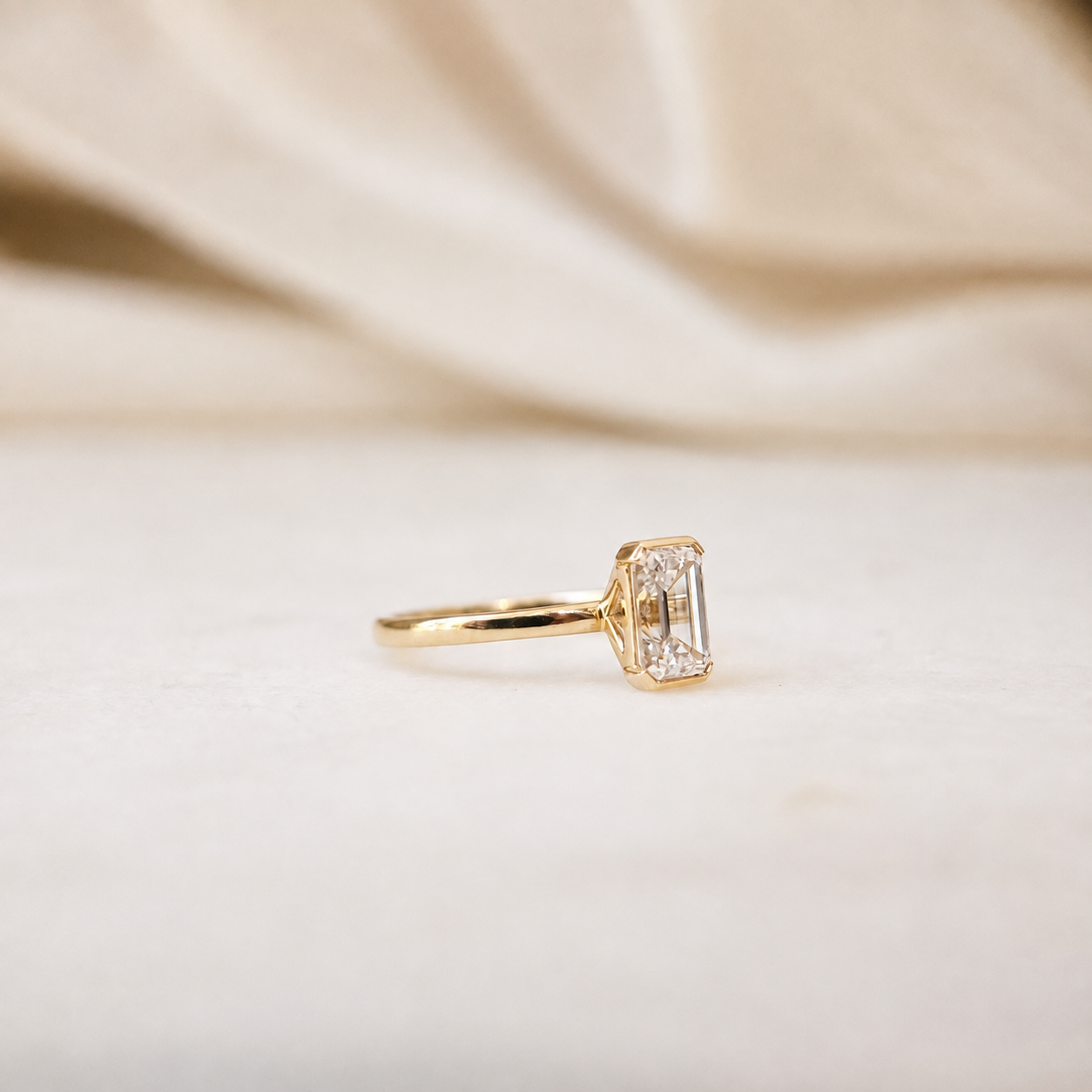 UGR4621-Elara Half-Bezel Ring-07.png