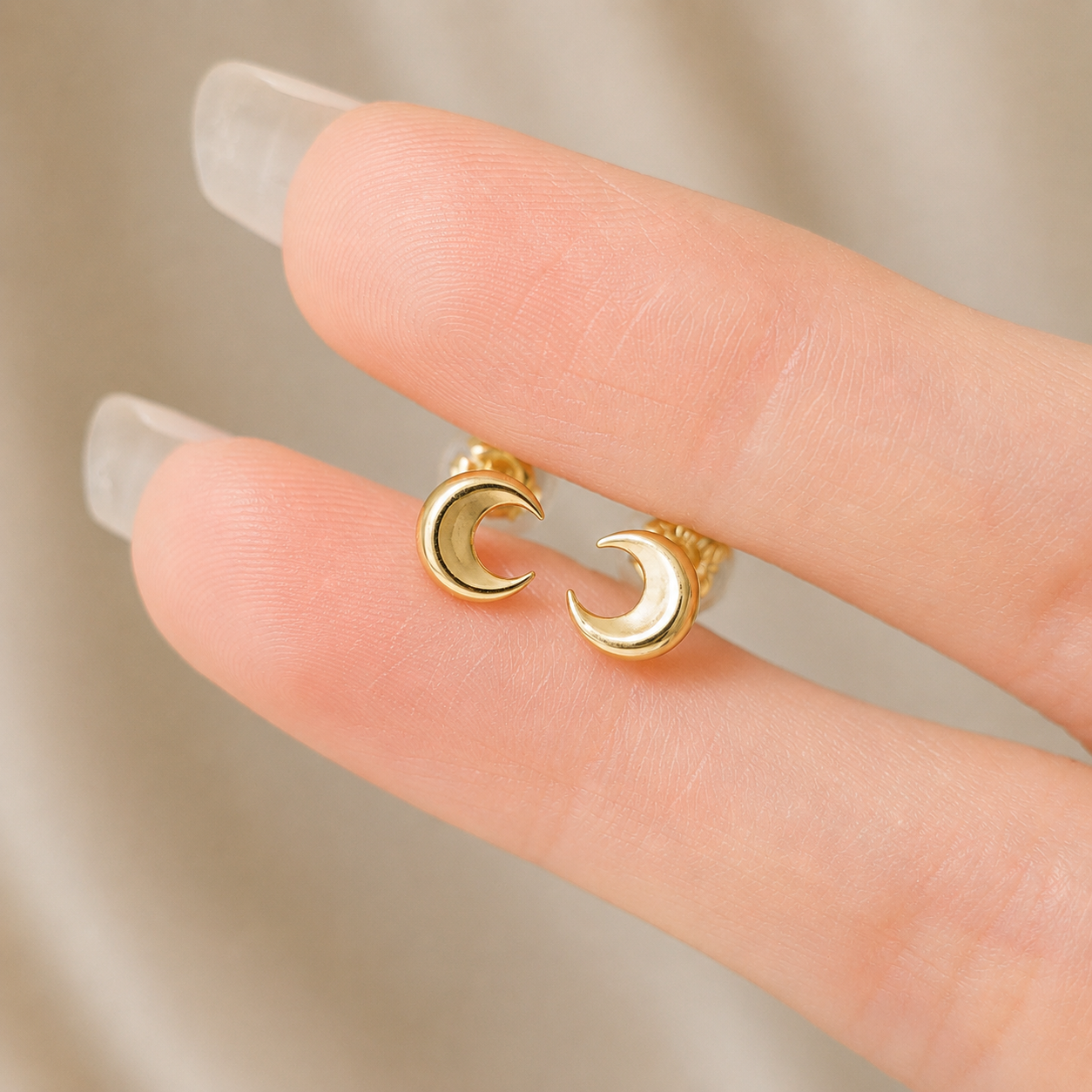 JP-FU-4491-18K-LUNA-CRESCENT-STUD-EARRINGS-07.png