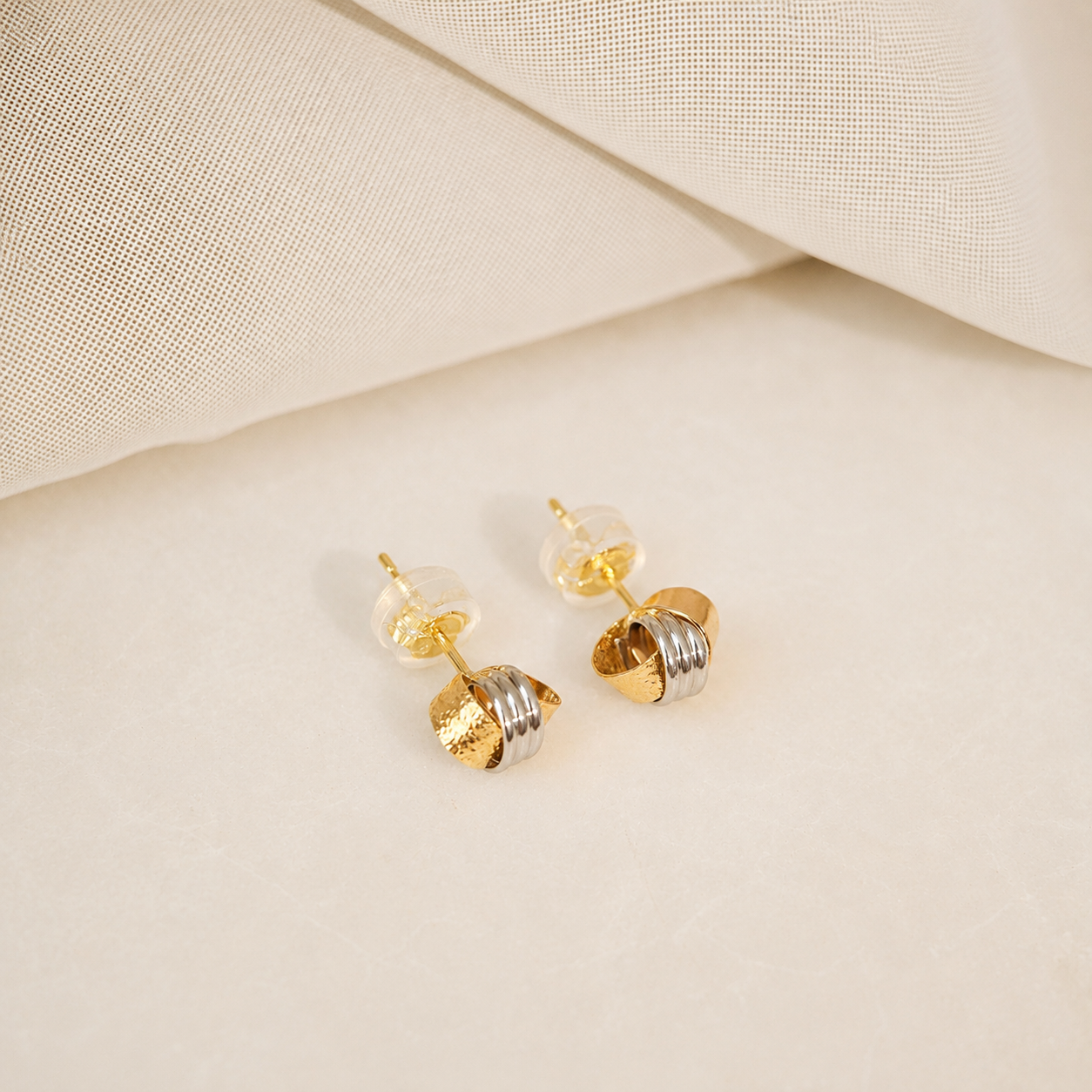 JP-FU-5044-HEART-KISS-STUD-EARRINGS-06.png