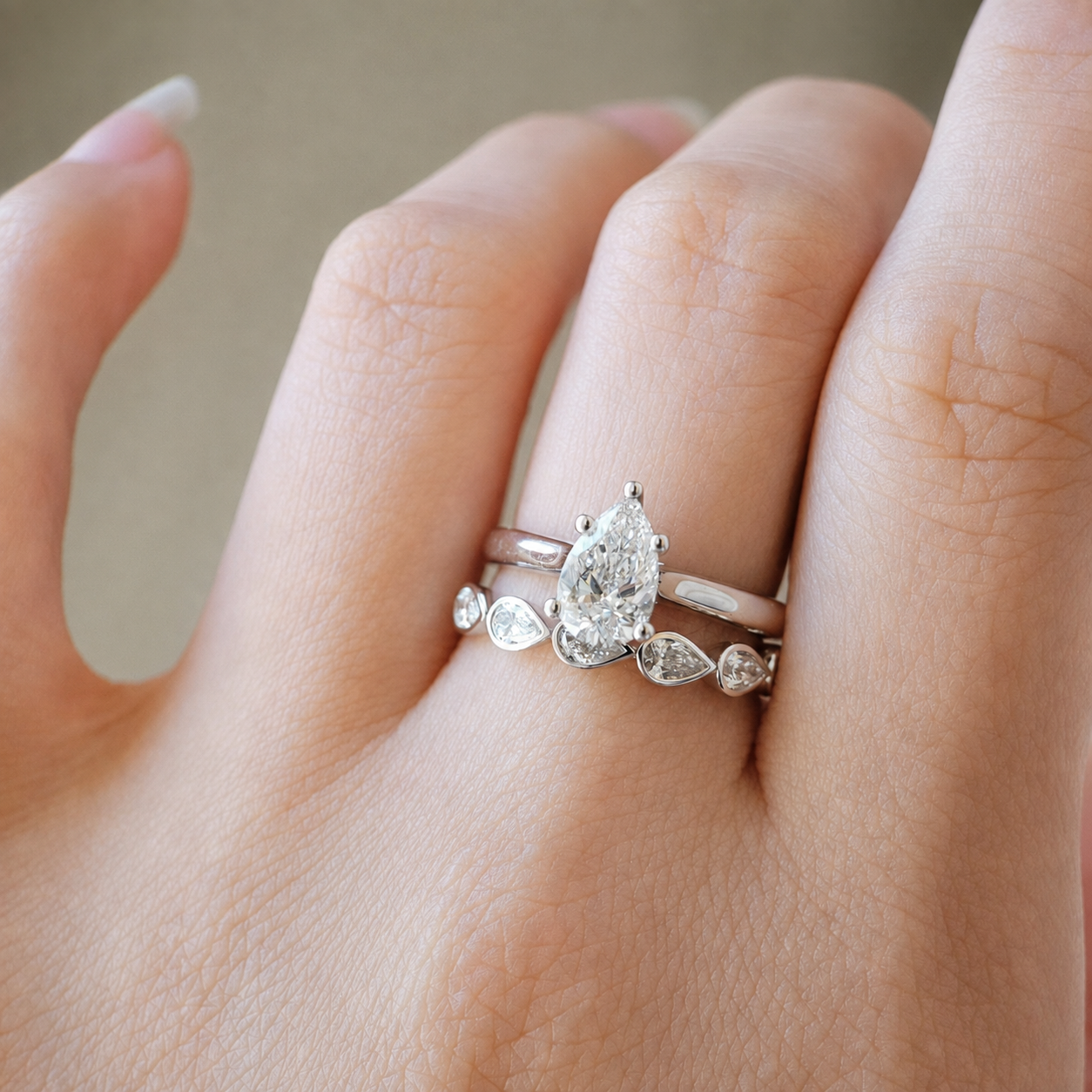 UGLDB18112417-The Celeste Pear Diamond Band-03.png