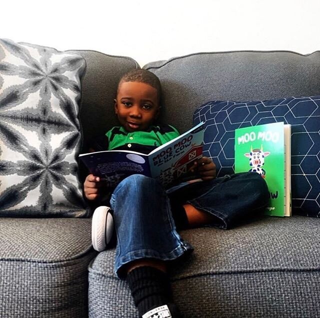 Summertime learning with &ldquo;Moo Moo Blue Cow&rdquo; level 1 &amp; 2 books📚 thank you @sixfiguremompreneur .
👉🏾Purchase online at www.thislittlecanread.com 🔗LINK IN BIO
.
.
.
#blackmoms #blackmomsblog #millenialmoms #momblogger #blackmomblogge