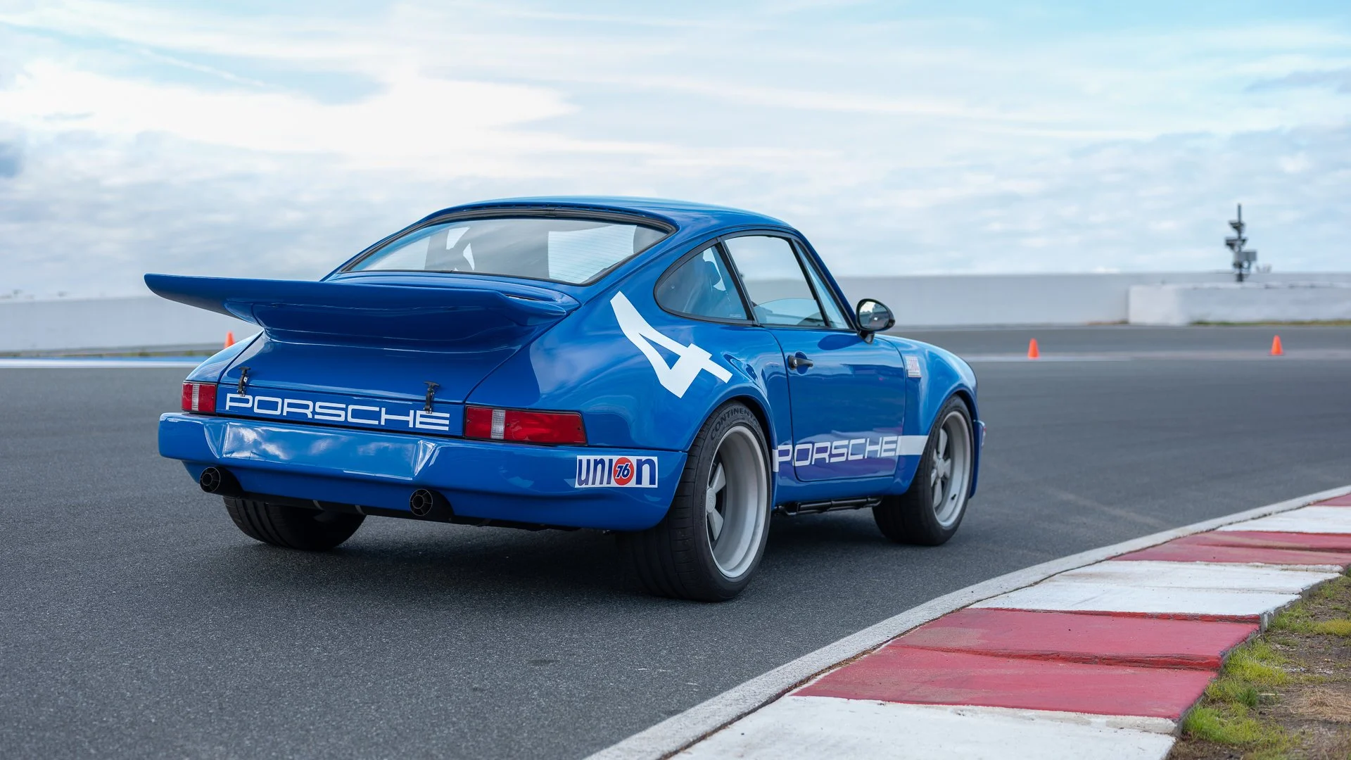 retro-designs-tlc-4x4-porsche-911-photos-03.jpg