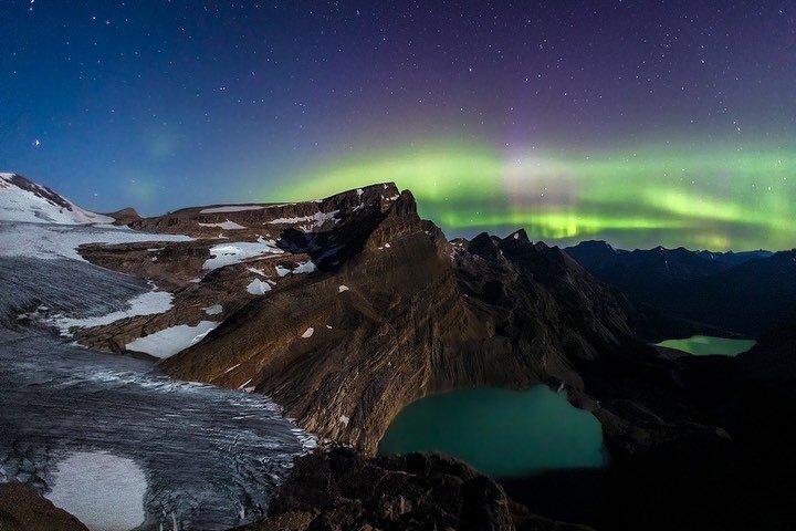 From last night&hellip; 🤩
It wasn&rsquo;t looking promising. The aurora data had died right off and if I wanted to make the summit in time for darkness, I had to leave cell reception, meaning I couldn&rsquo;t check the developing conditions. 

I too