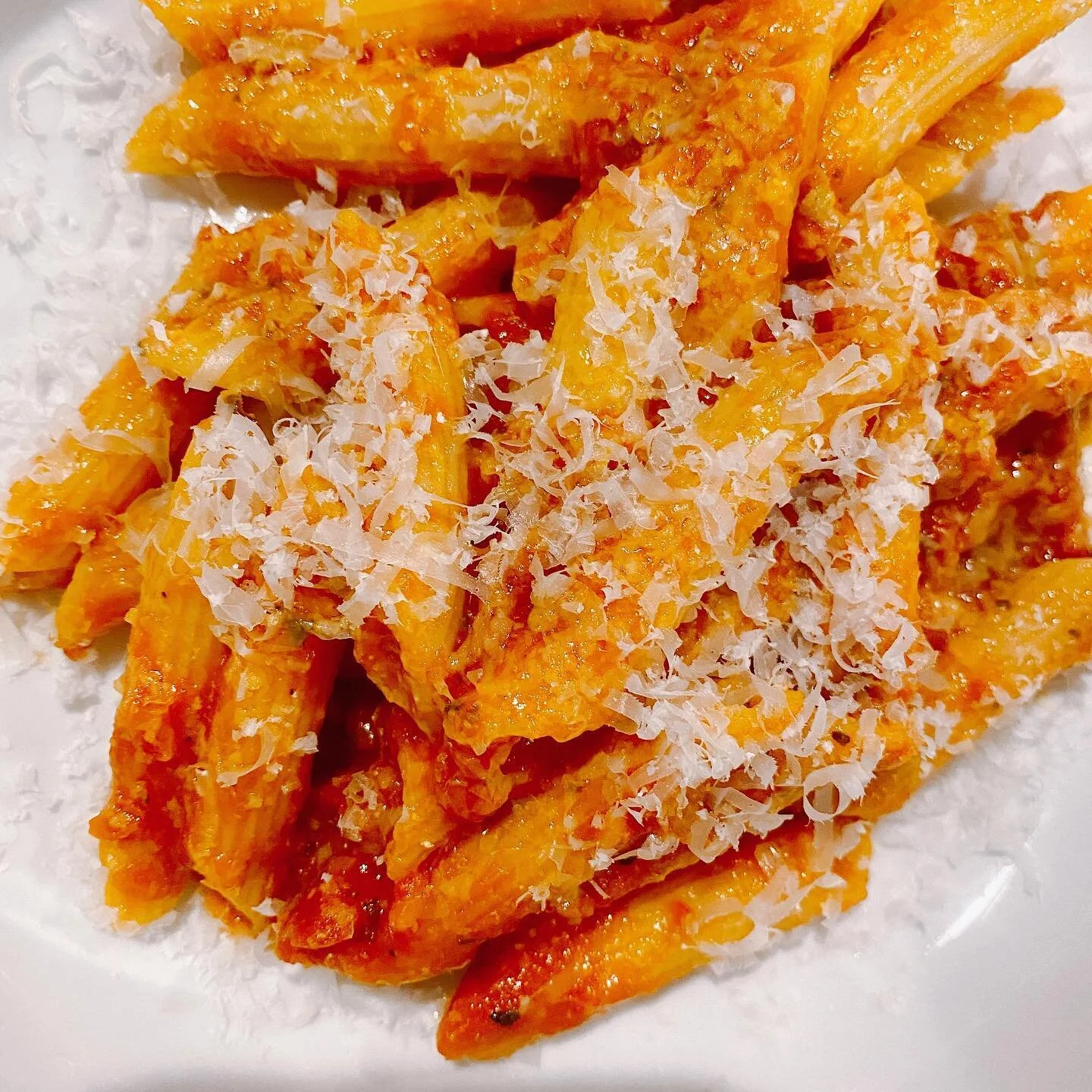 Pasta x wine, the perfect pair 🍴

#arthomestyle #quickrecipes #pastaloves #quarantinemeals