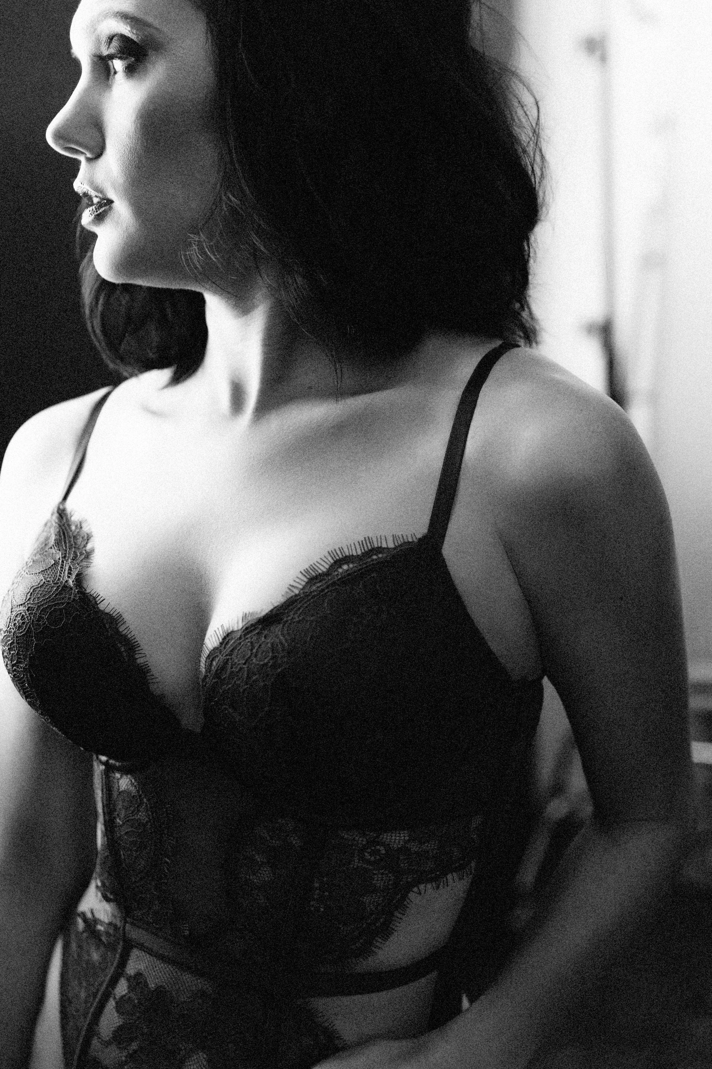 Black and White Nashville Boudoir Session