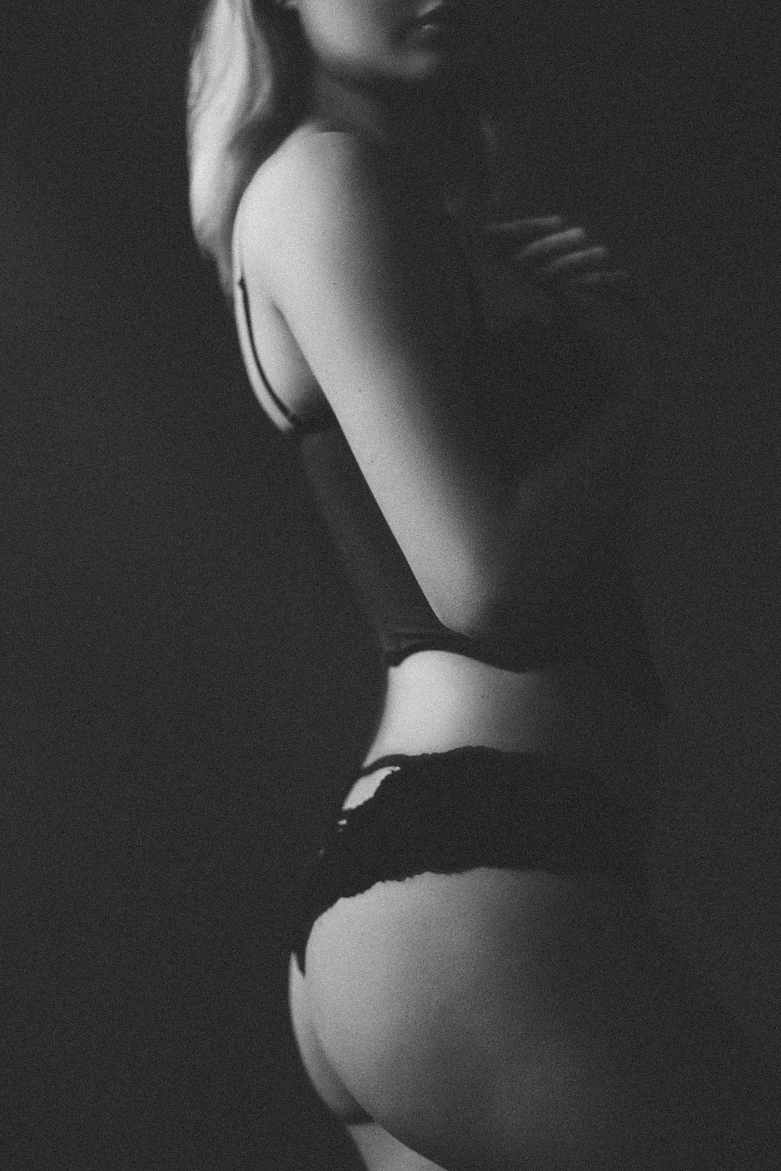 Black and White Nashville Boudoir Session