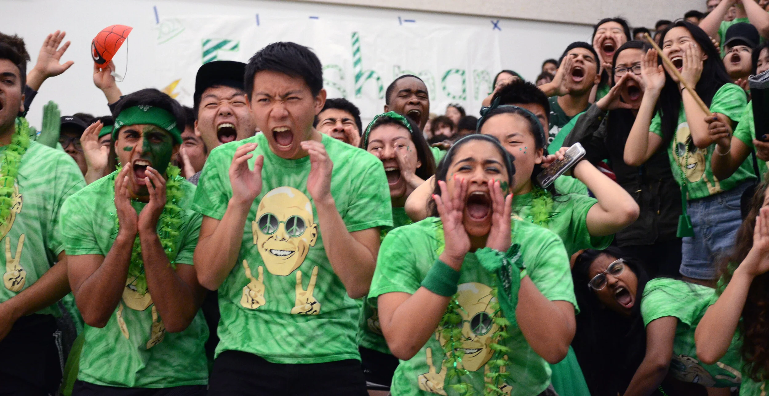 A large group of seniors participate in the traditional Scream Off during the annual spring spirit rally. The spring spirit rally is the last spirit event before the senior class’s graduation at the end of May. Photo by Eric Fang