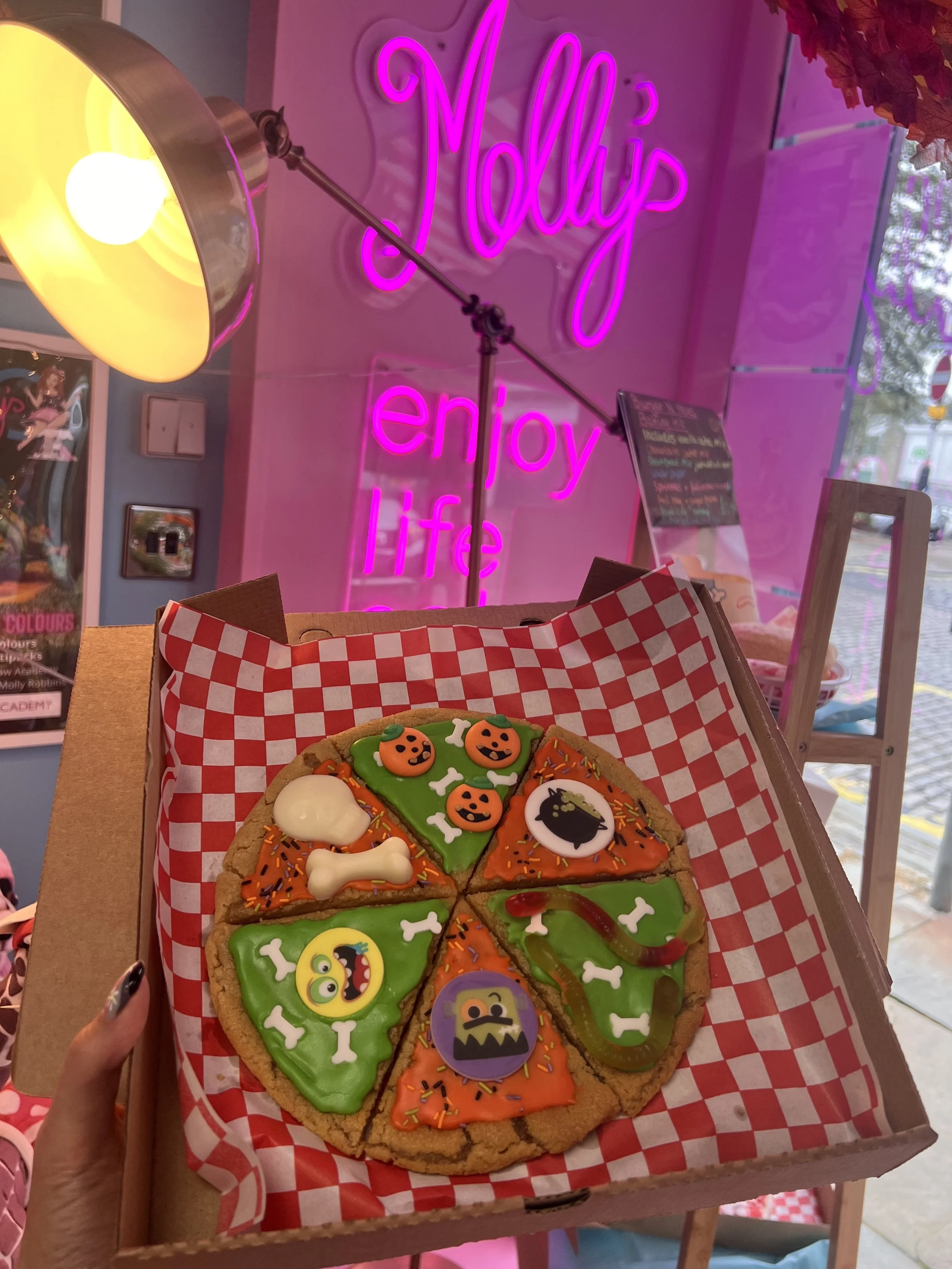 hocuspocuspizzapic.jpg