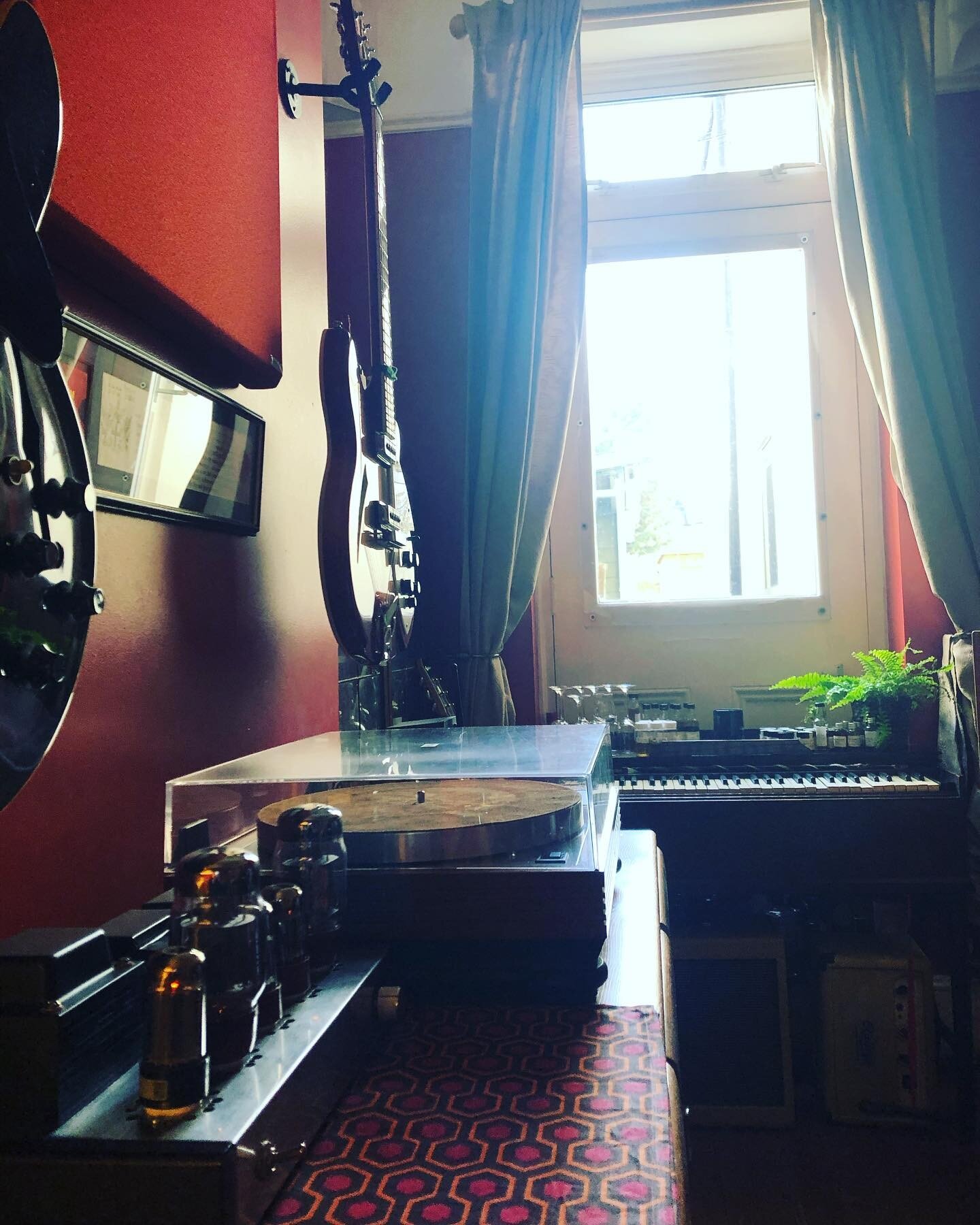 Sundays&hellip;.

Listening to records in this beautiful room full of guitars, vinyl, a piano and this person is a whisky enthusiast &hellip;. Are you a collector? Join our Lark club 

Looking for a gift to add to your collector lifestyle? A song wri