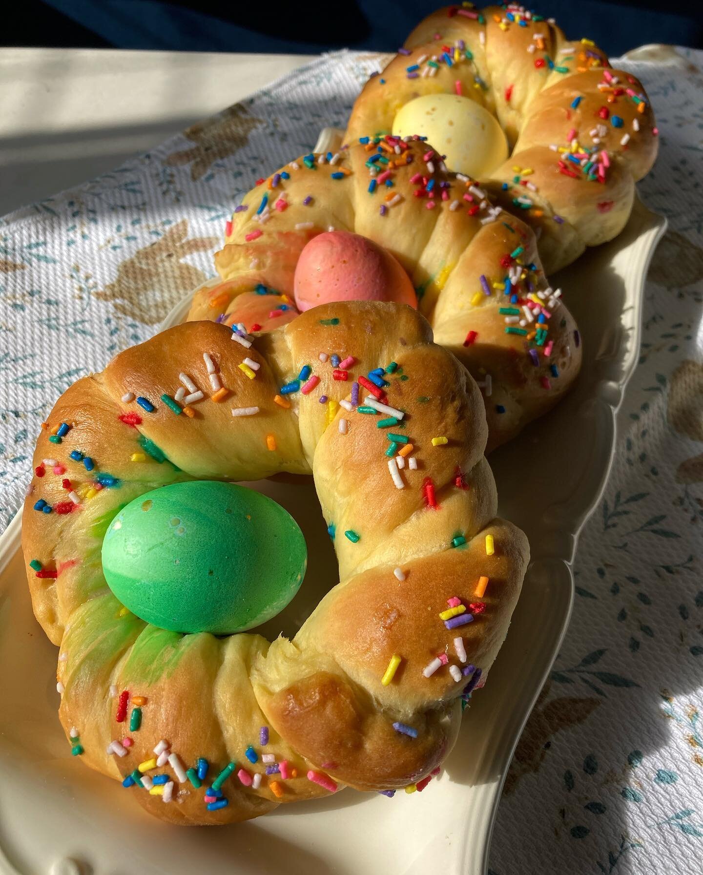Pane di Pasqua 🥖🥚

Pane di Pasqua is sweet brioche bread, usually in the shape of a braided wreath, with sprinkles and colored eggs baked on top. 

Although this bread is delicious, it also holds significant meaning behind it. The bread is meant to