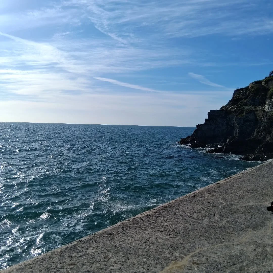 Sun and sea, whilst cycling.
Best way to start the day