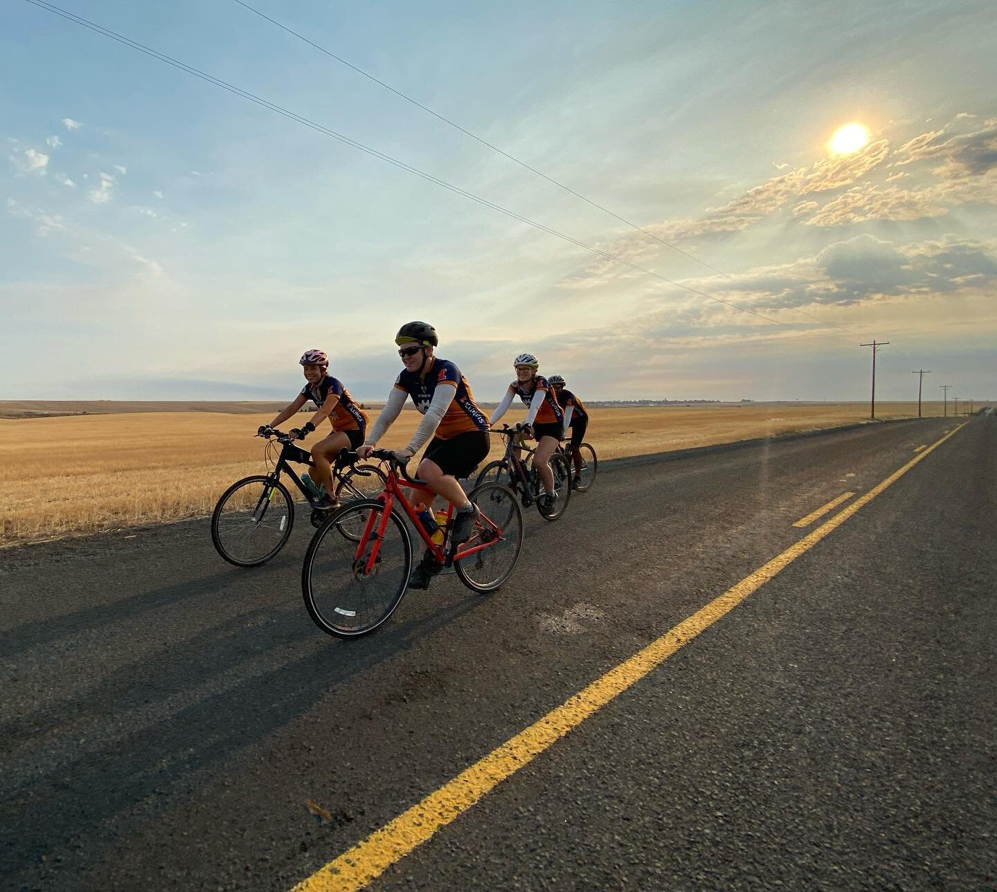Day 60: We ventured out of Ritzville early morning and headed towards Othello, WA biking 57.5 miles! Throughout the ride we met some furry friends! 🐶🐱🐐
**Follow our team blog below**
http://illini4000.org/journals
.
.
.
.
#illini4000 #illini400020