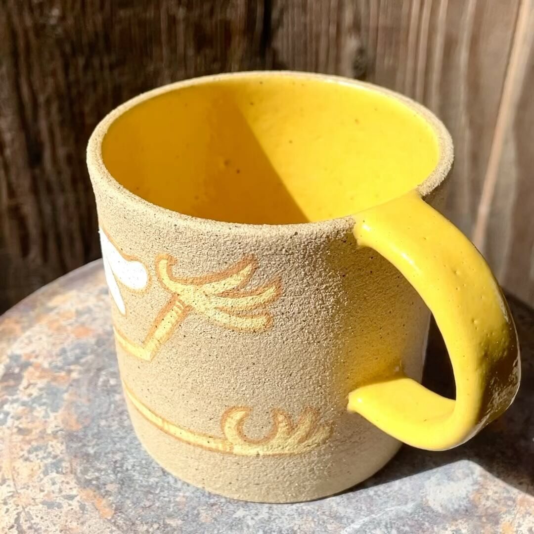 The second collaborative piece in the Sip Show at @mazamarartpottery is this cheerful feathered fellow. Hand painted in underglazes on a hand thrown @rusty_dog_ceramics original mug. All made and fired right here in Pioneertown. 
.
.
#mazamar #handpa
