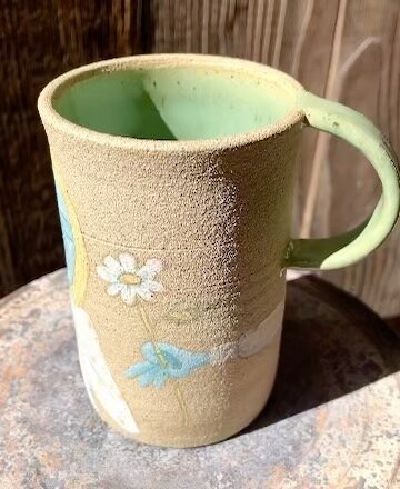 Mug number five! Her arm reaches around the handle to give herself a flower, which she bashfully accepts. Which reminds me, are you treating yourself well today?

Hand painted in underglazes on a genuine hand thrown @rusty_dog_ceramics mug. Available