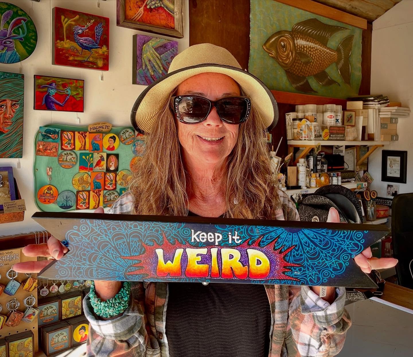 Keeping it weird here in Pioneertown. Hope to see your weirdness here on Mane Street this month.

Thank you Carol for the great shot.

#pioneertown #springinwinter #joshuatree #pioneertownartists #pioneertownartstudio #joshuatreeartists #desertartist
