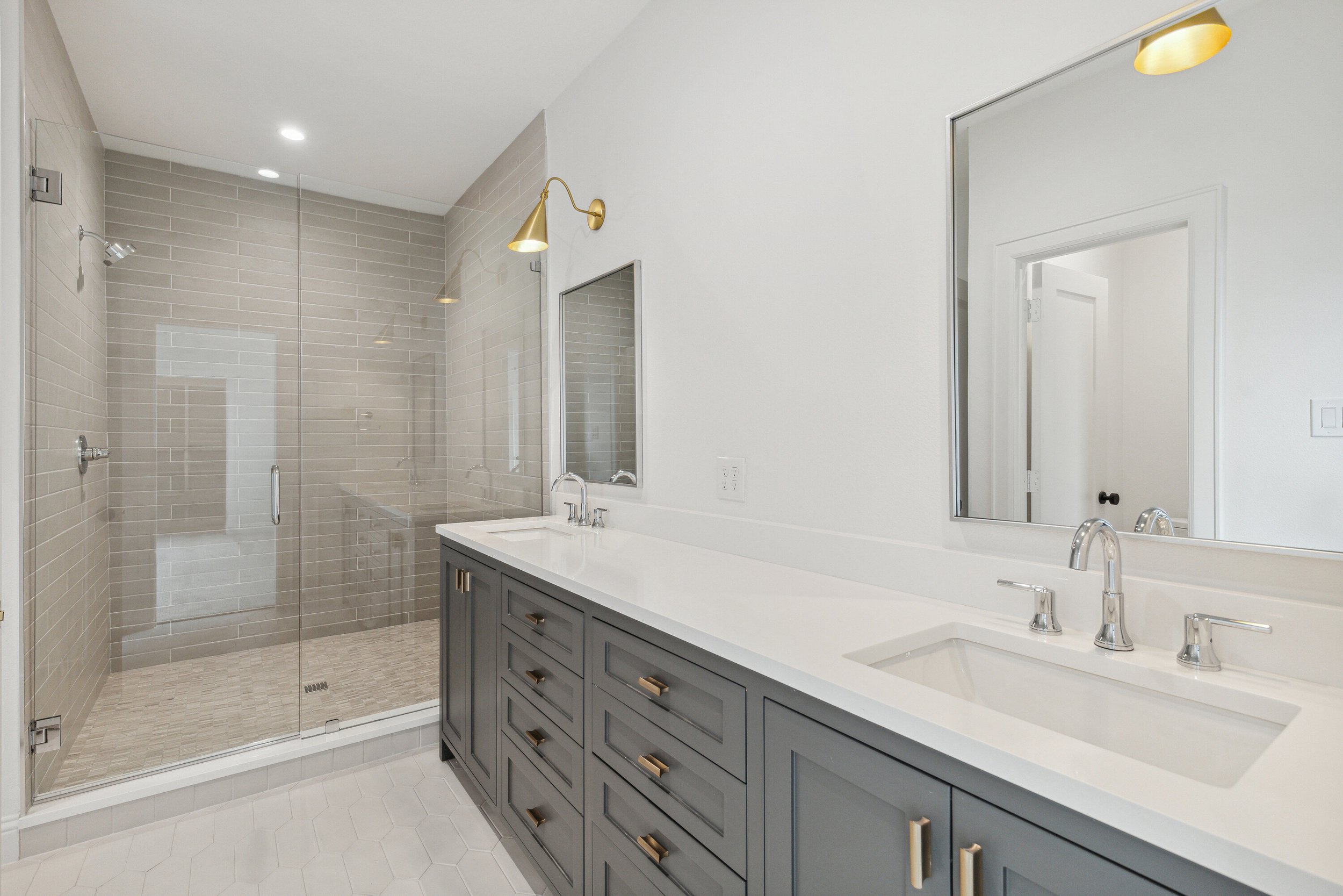 8 - 7912Nimrod secondary bath shower.jpg