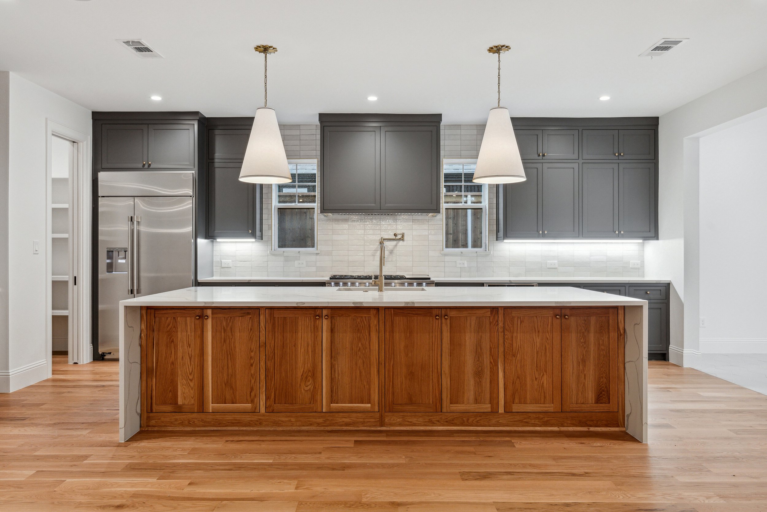 2 - 7912Nimrodkitchen island.jpg