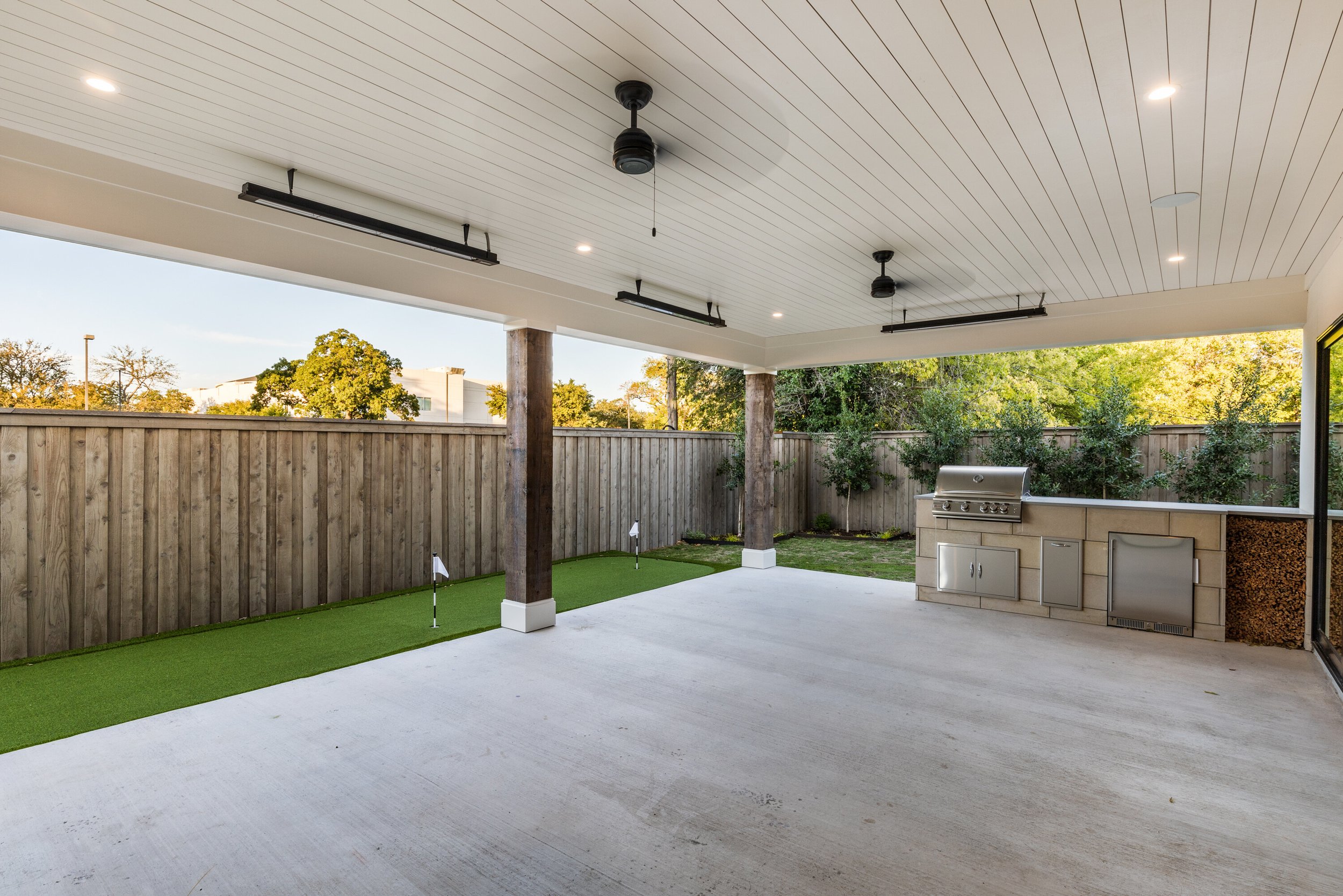 11 5959Elderwood Outdoor Living mls.jpg