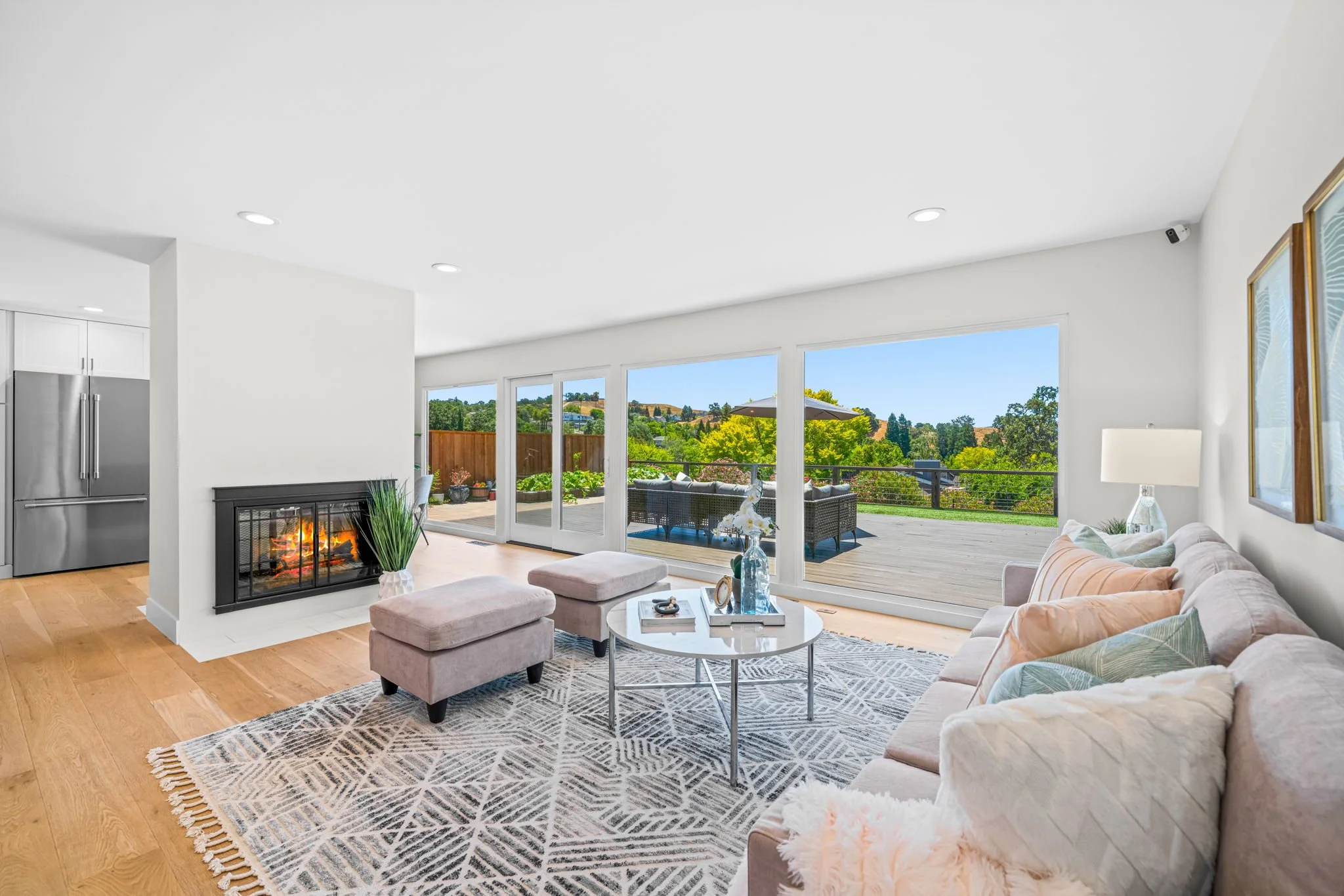 5-web-or-mls-627 E Angela St-4.jpg