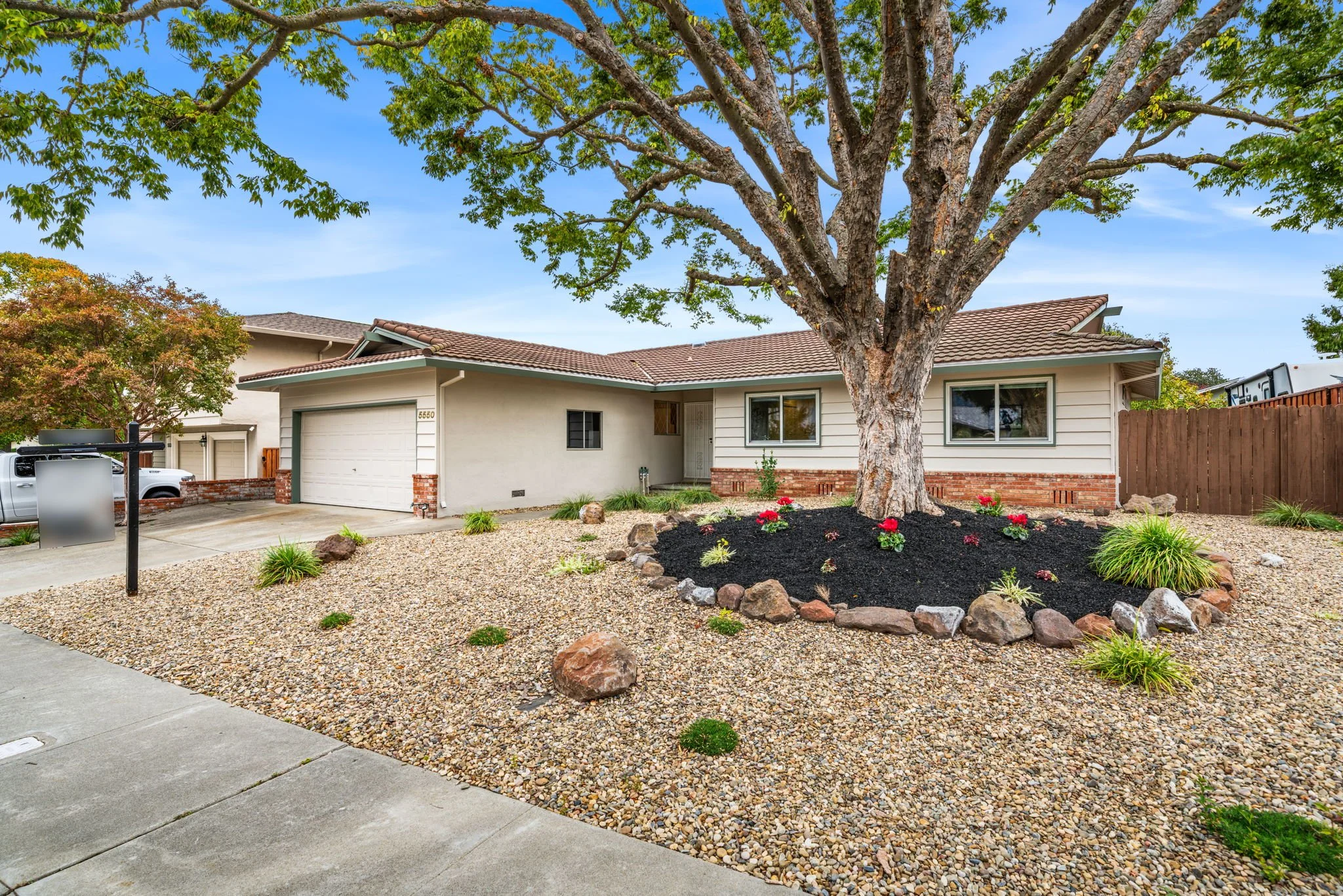 3-web-or-mls-5550 San Juan Way-3.jpg