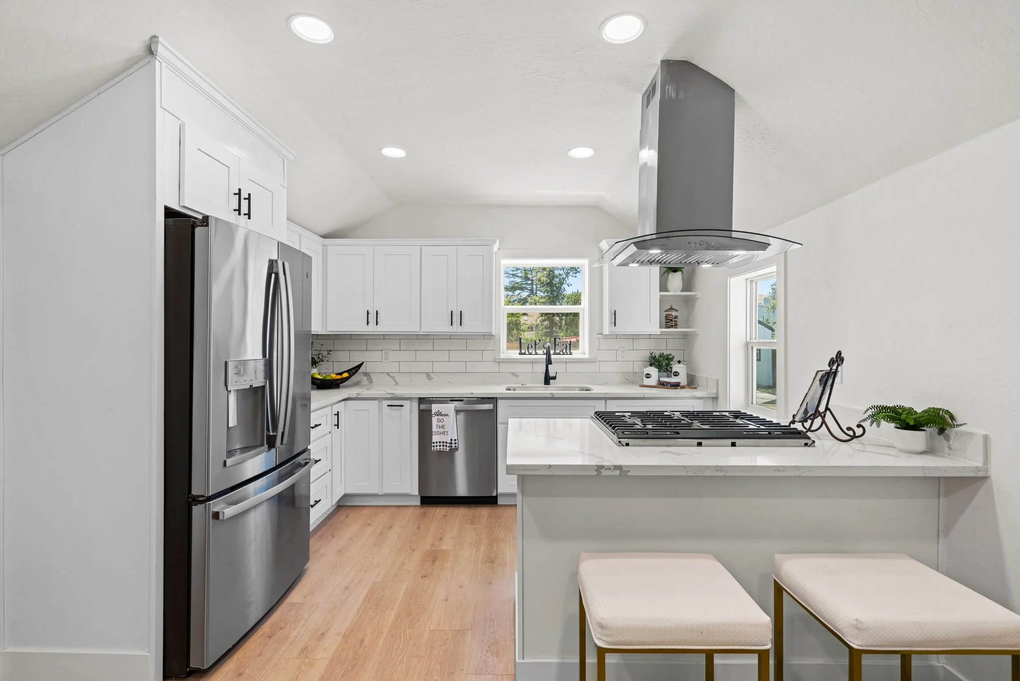 19-web-or-mls-1038 Division St-13.jpg