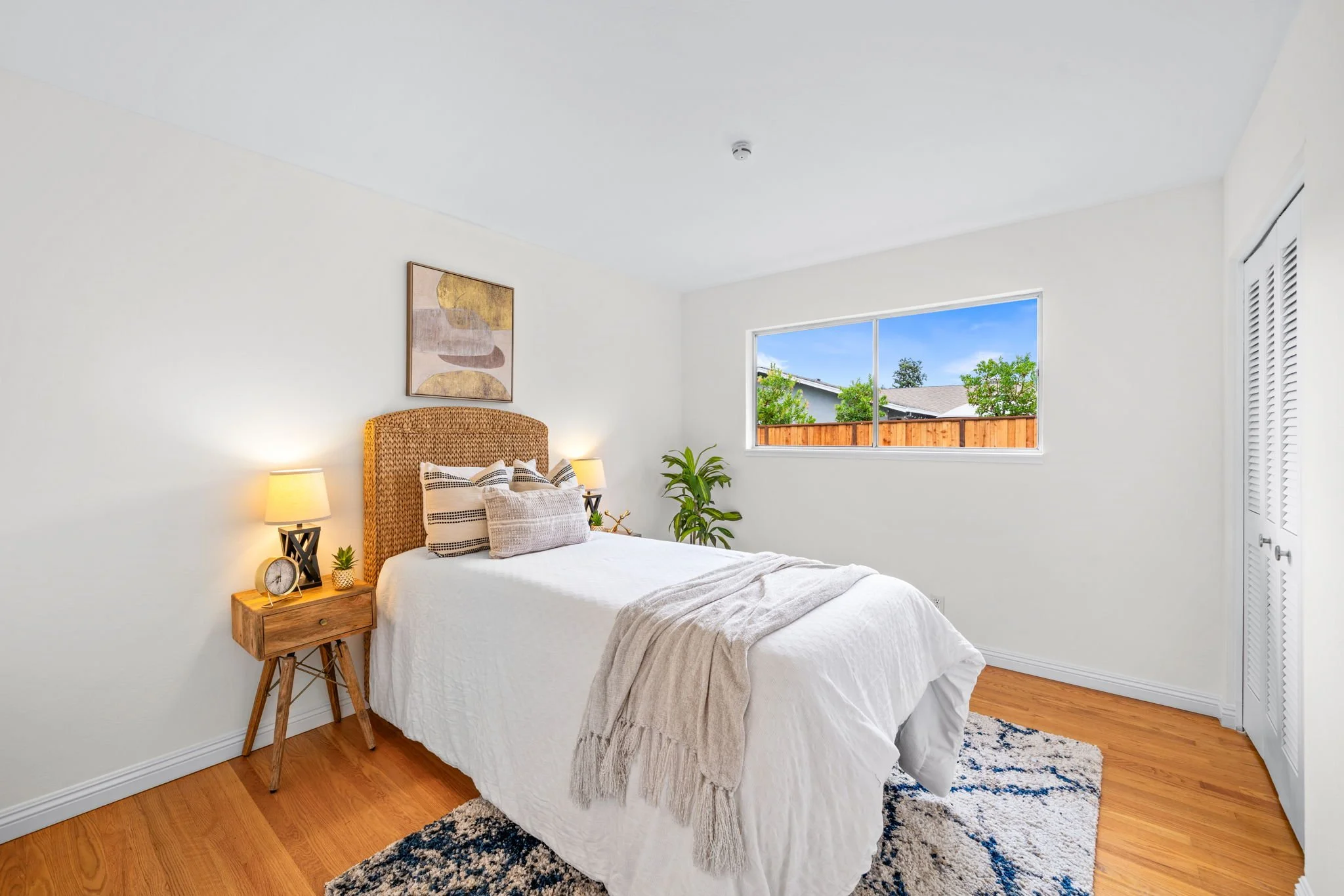 22-web-or-mls-5550 San Juan Way-29.jpg
