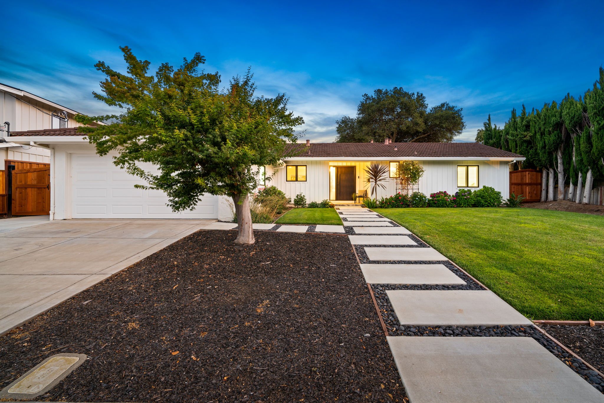 59-web-or-mls-627 E Angela St-59.jpg