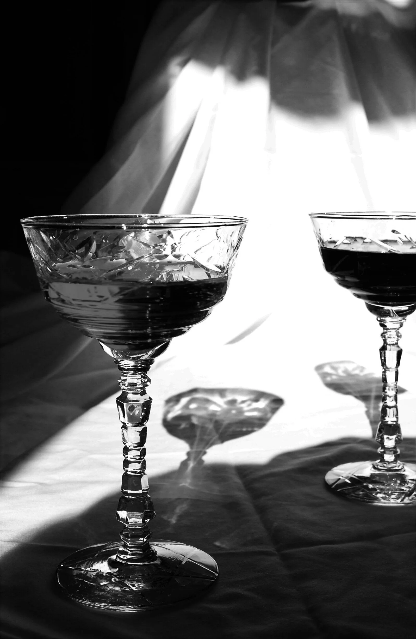  Two elegant wine glasses. 