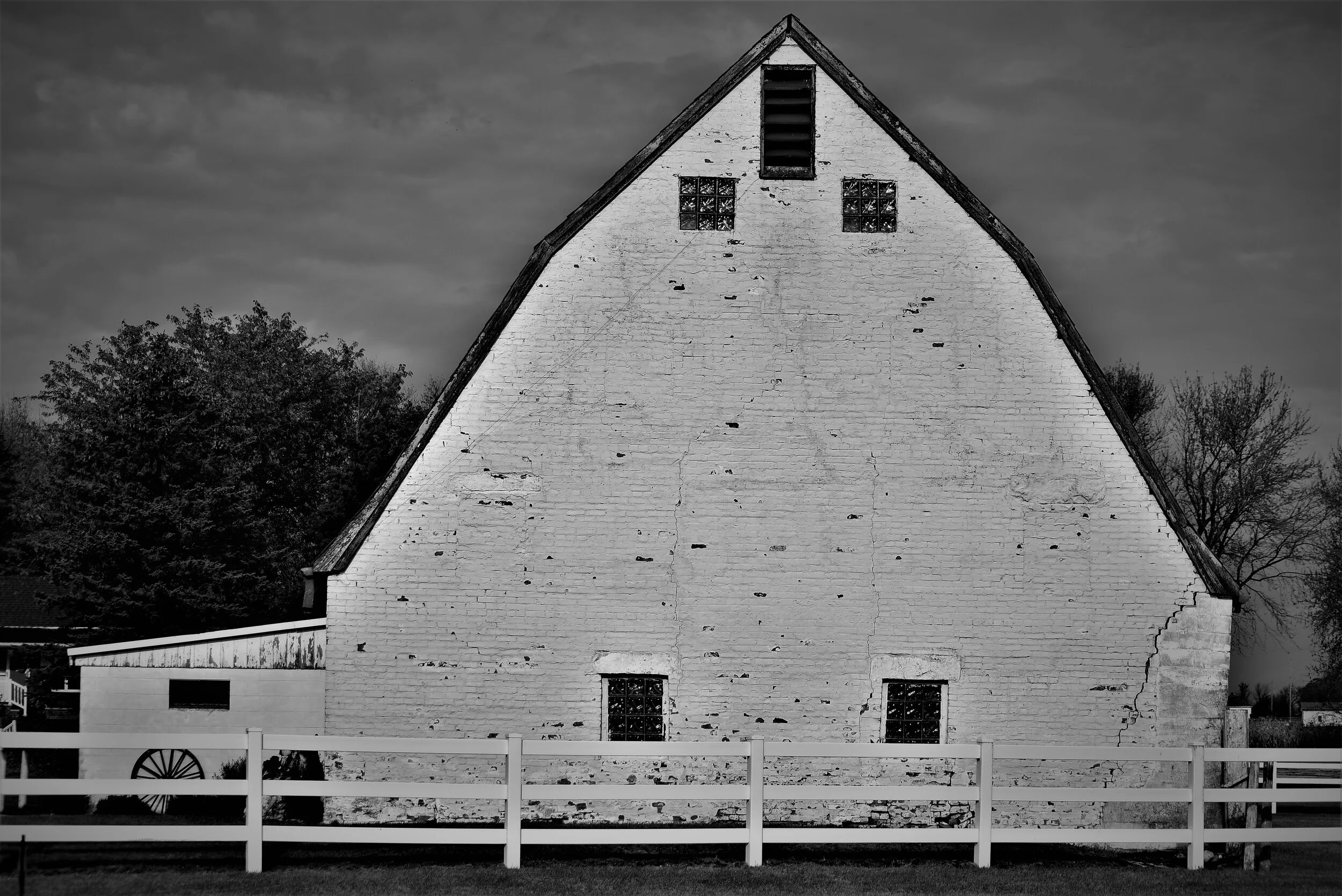  A brick barn near Luverne, Minnesota. 