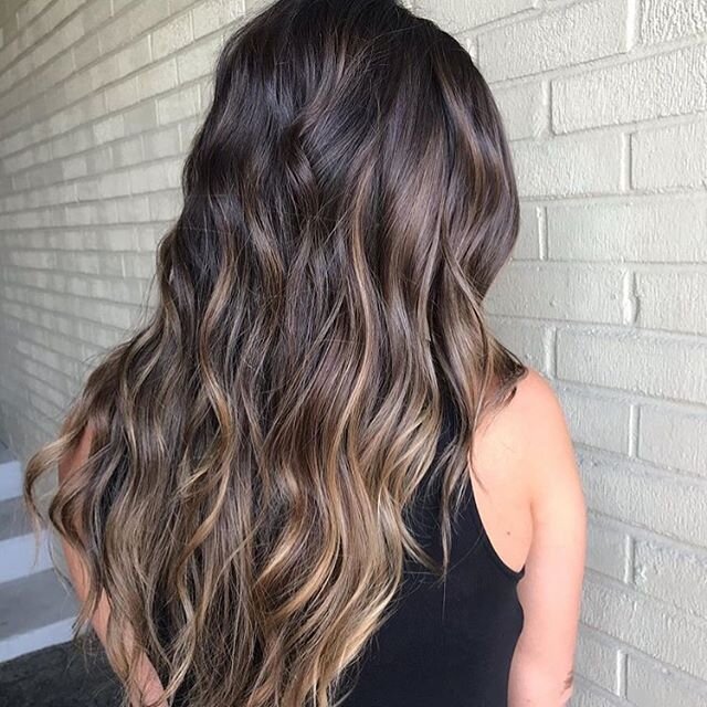 Dying over this brunette balayage created by @hairbyerinpayne 🤎🤩
#rootssaloncookeville  #lovekm #kevinmurphy #kevinmurphyusa  #kevinmurphyproducts #colormebykevinmurphy #kevinmurphysalon #skincareforhair #haircolor #haircolorist #hairstudio #hairst