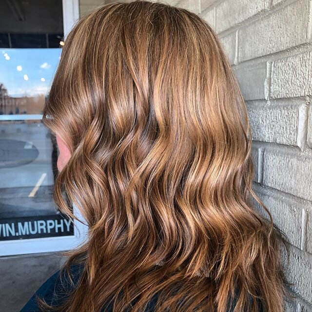 Happy Friday, Roots Fam! We hope you&rsquo;re enjoying the start to your weekend. Enjoy this natural, ☀️ sun kissed look created by @emilyblck
#rootssaloncookeville  #lovekm #kevinmurphy #kevinmurphyusa  #kevinmurphyproducts #colormebykevinmurphy #ke