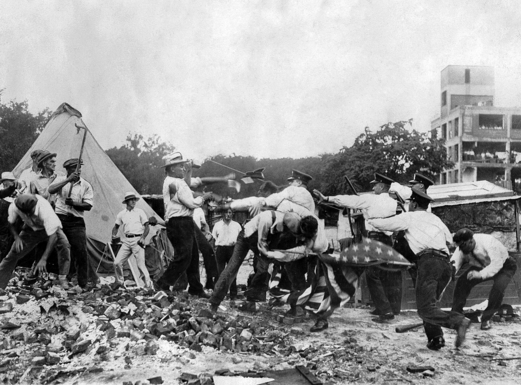 1024px-Bonus_marchers_05510_2004_001_a.gif