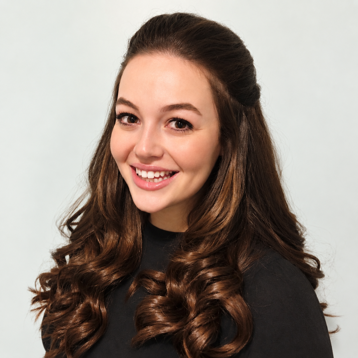 Hilla Shields registered social worker and psychotherapist for children, kids, teens and adults navigating anxiety, depression, relationship challenges, and communication issues.