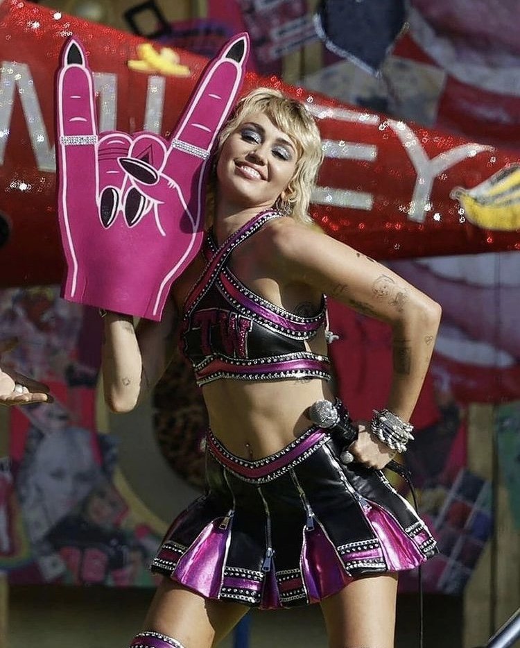 Miley Cyrus Superbowl 2021