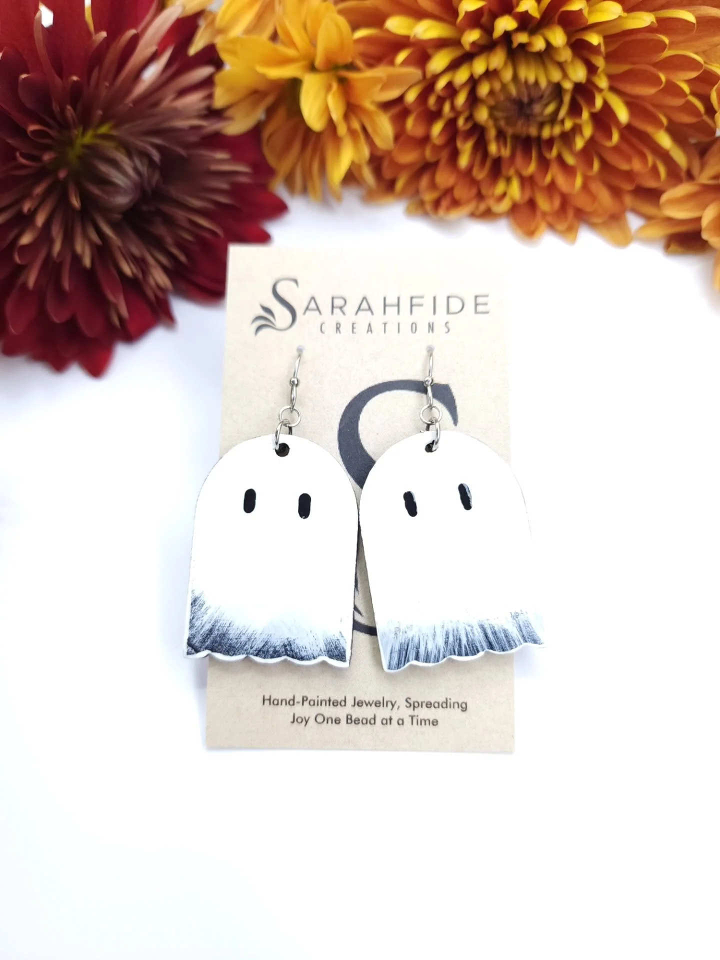 🎃👻 This is Halloween, This is Halloween 👻🎃

This year, I've added ghosts to the Halloween collection, and the jack-o'-lanterns are back to give us that festivitie vibe!
Swipe through to see both designs, then head to the &quot;Shop Halloween&quot