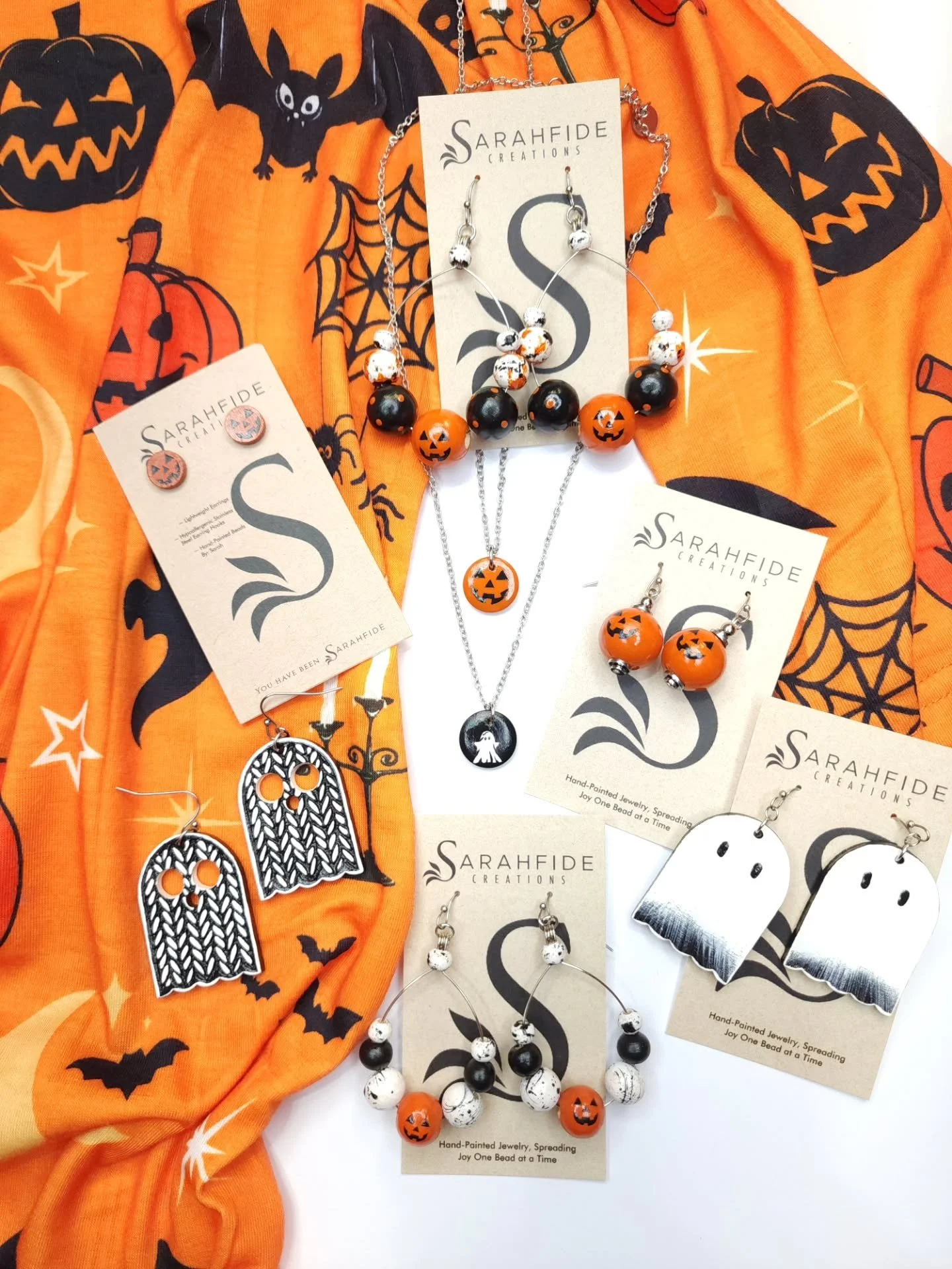 🎃✨ Last call for Halloween jewelry, friends! ✨🎃
If you want your spooky sparkle to arrive on time, be sure to order by Wednesday!
I’ll be out of pocket at the end of the week for the Christmas Made in the South Market in Charlotte, NC 🎄 &md