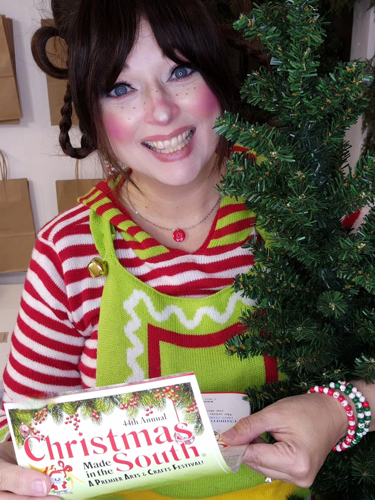 Ever wondered where Santa's elves get their gifts?

 🎅✨ They head over to Christmas Made in the South ♡ Savannah, Georgia! 🎄✨ 

This magical market brings together talented makers, creators, and handmade wonders just in time for the holidays. 🎁✨

