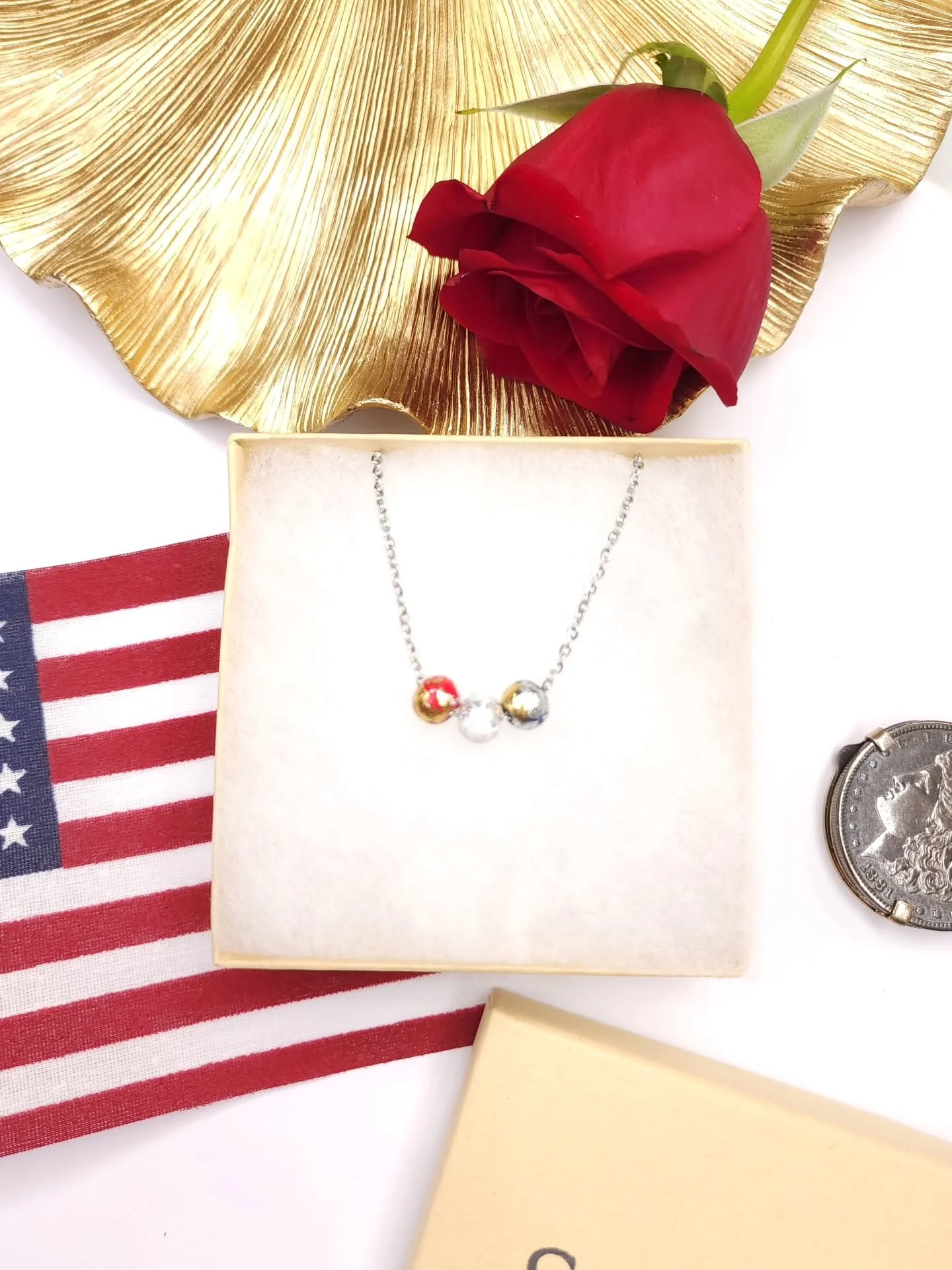 🇺🇸 Today Sarahfide is honoring Memorial Day.
(((and I have a free gift with purchase)))

My faith is the center of my life, and I get to live it out openly because of the men and women who sacrificed everything for my freedom. Freedom to raise my f